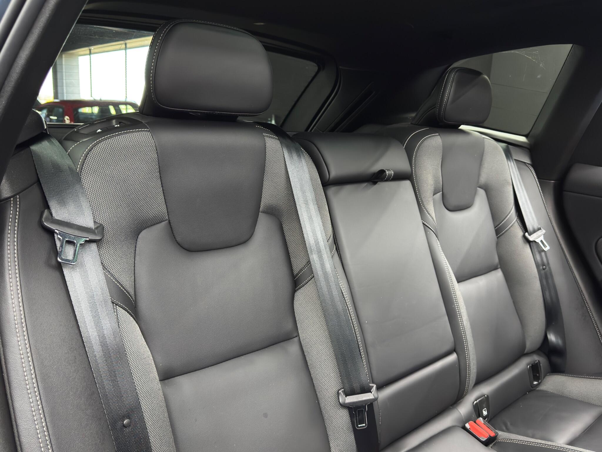 Volvo XC60 2.0h T6 Recharge 11.6kWh R-Design Auto AWD Euro 6 (s/s) 5dr 5dr Automatic 2026