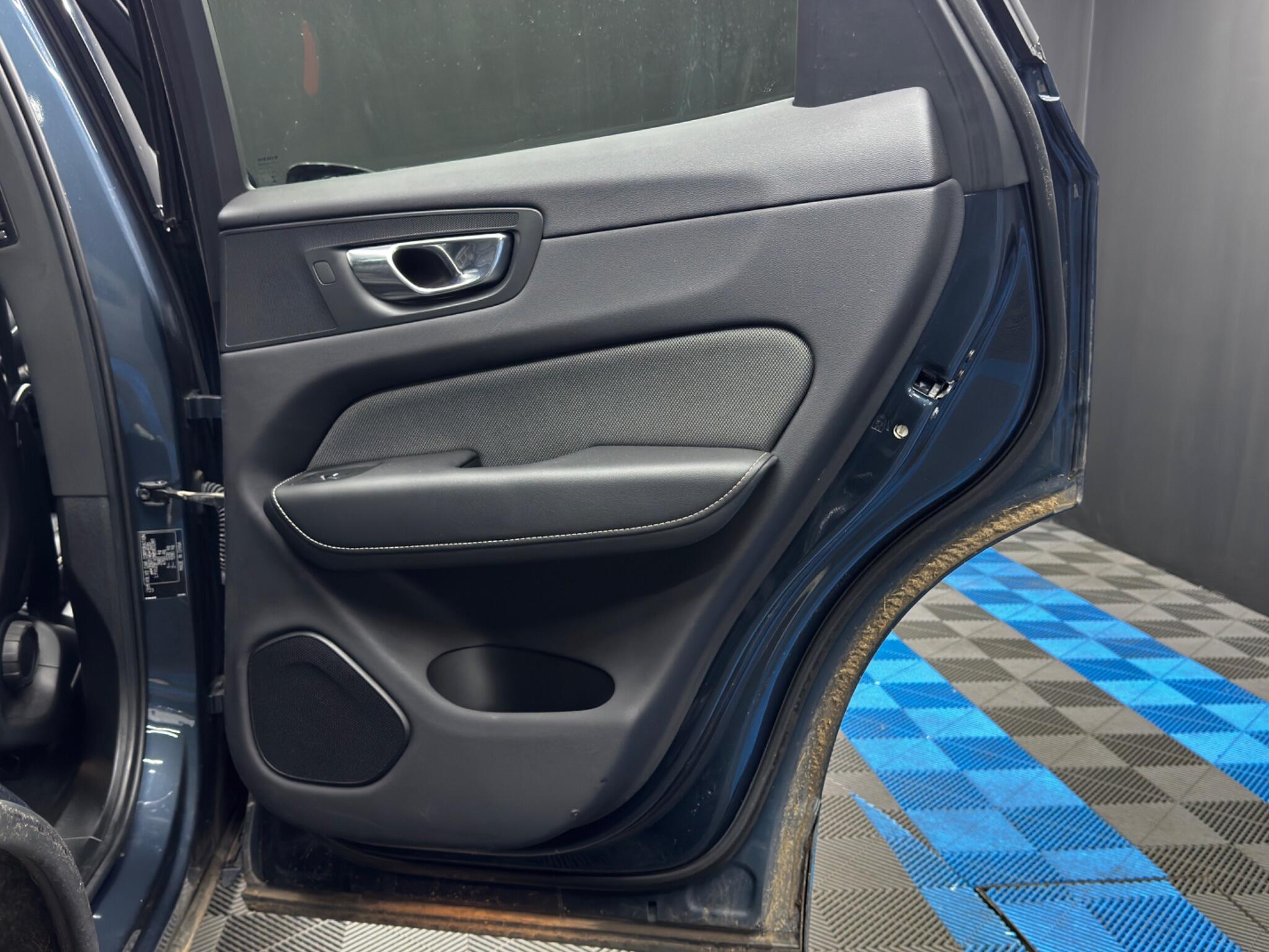 Volvo XC60 2.0h T6 Recharge 11.6kWh R-Design Auto AWD Euro 6 (s/s) 5dr 5dr Automatic 2026