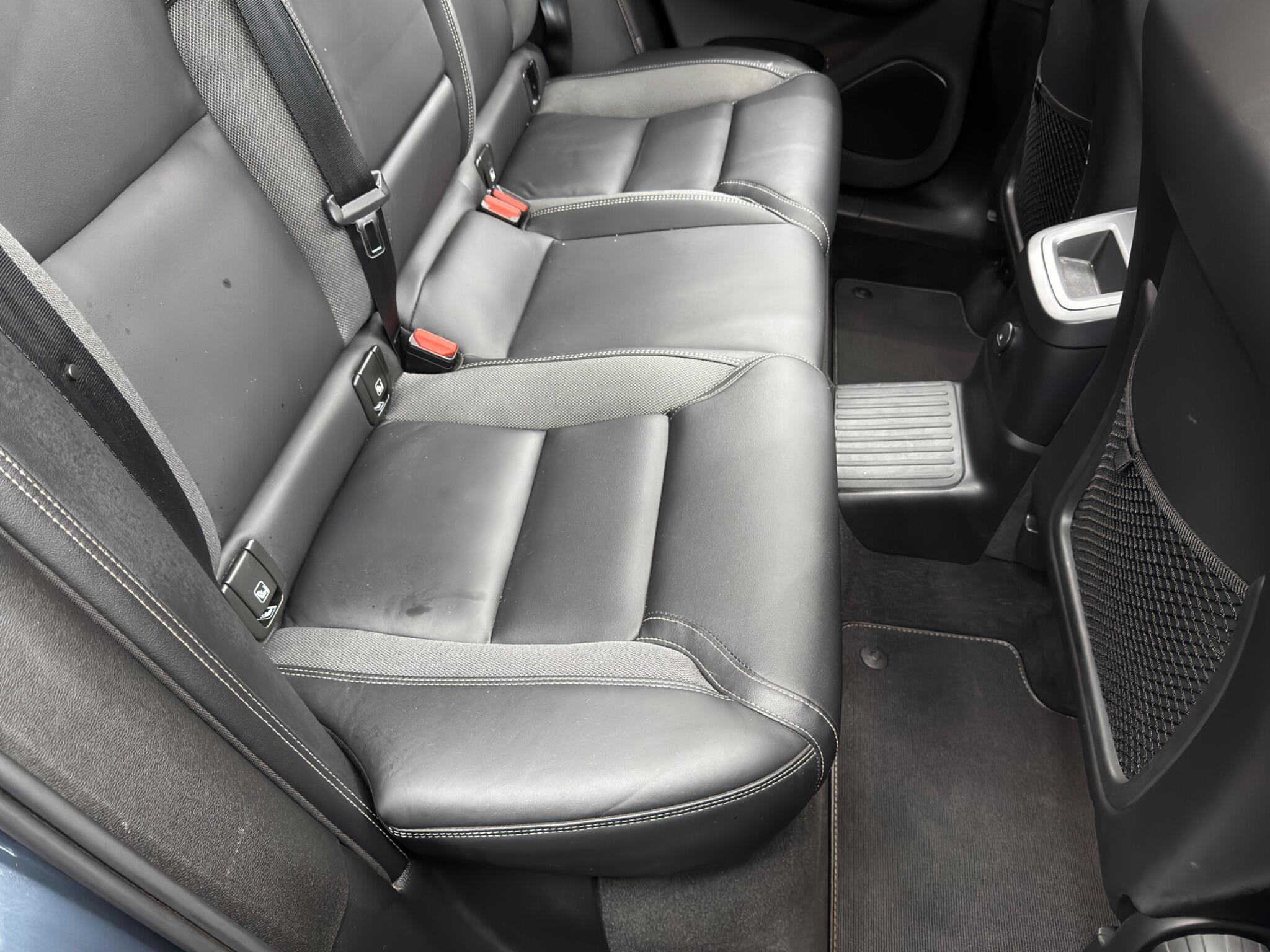 Volvo XC60 2.0h T6 Recharge 11.6kWh R-Design Auto AWD Euro 6 (s/s) 5dr 5dr Automatic 2026