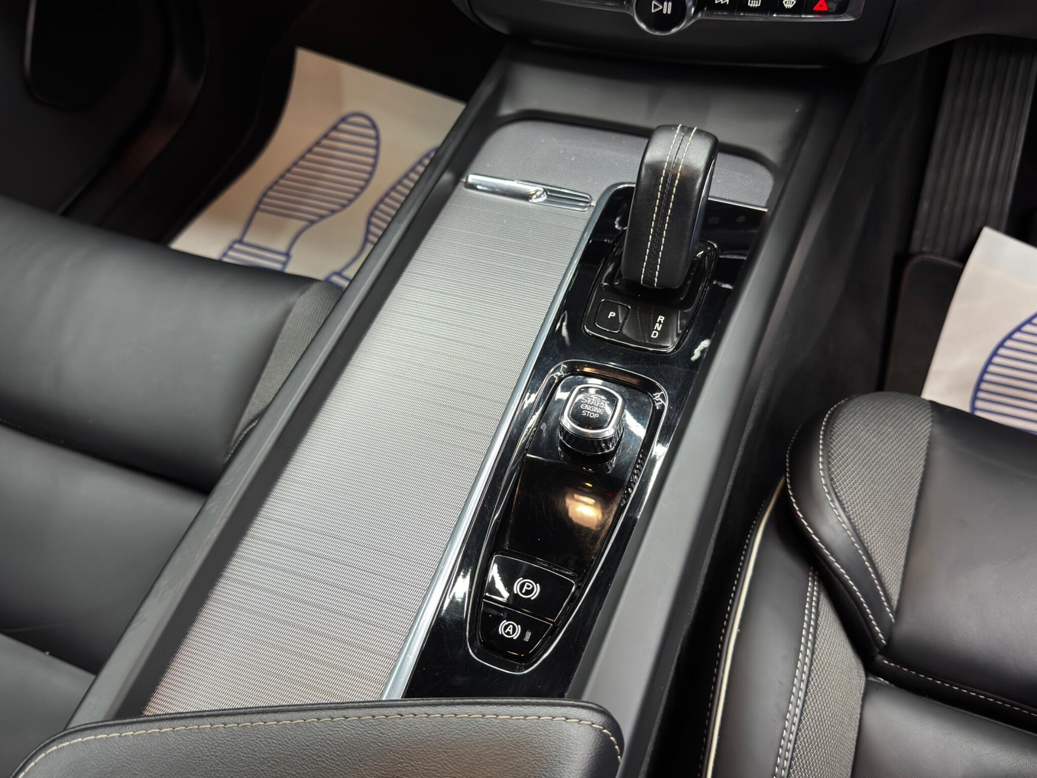 Volvo XC60 2.0h T6 Recharge 11.6kWh R-Design Auto AWD Euro 6 (s/s) 5dr 5dr Automatic 2026