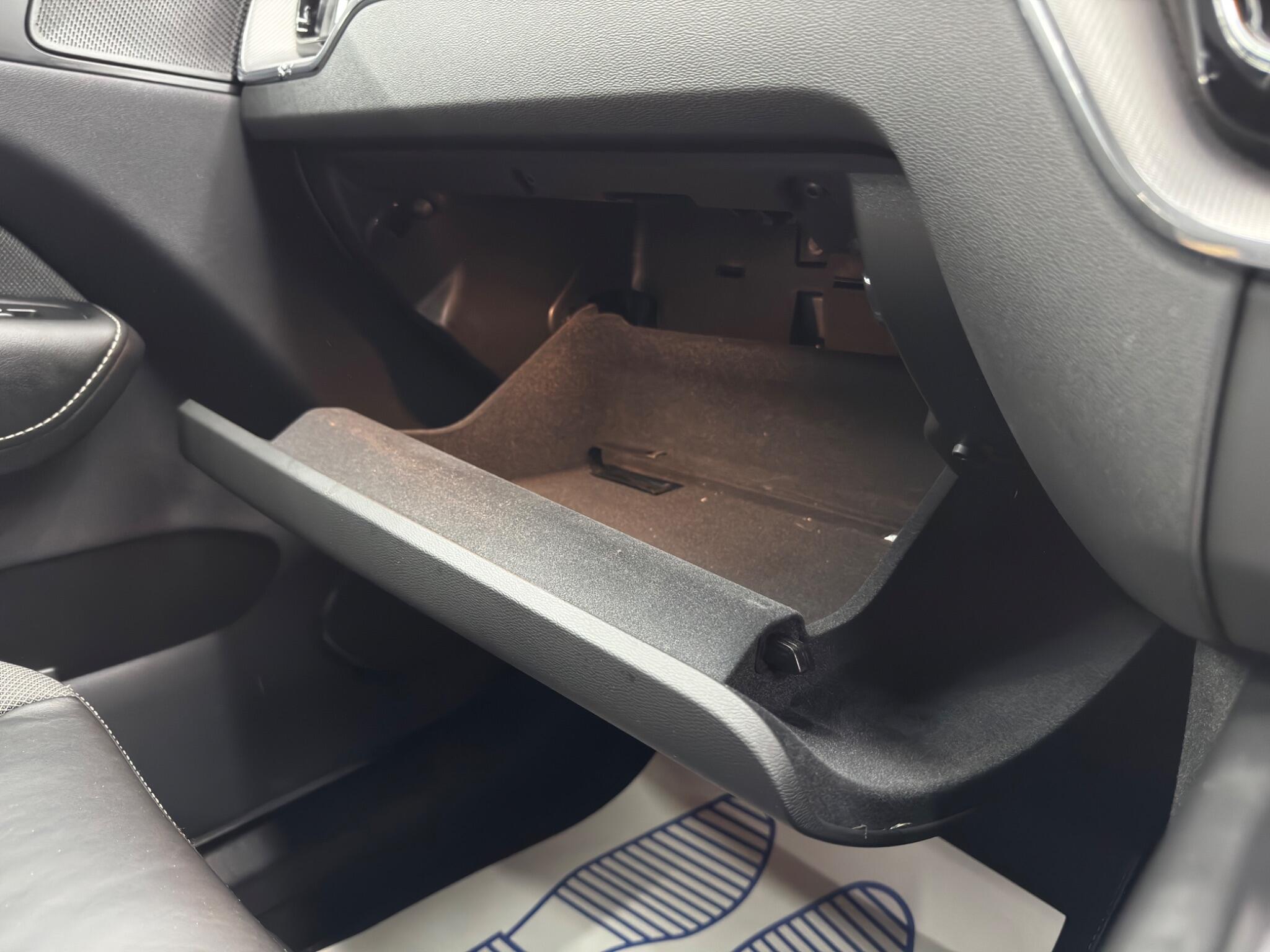 Volvo XC60 2.0h T6 Recharge 11.6kWh R-Design Auto AWD Euro 6 (s/s) 5dr 5dr Automatic 2026