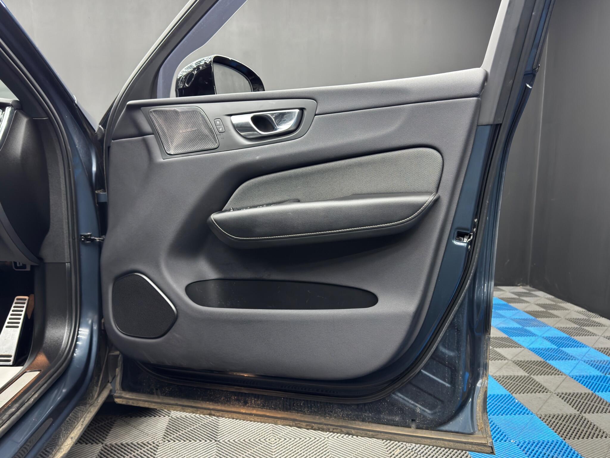 Volvo XC60 2.0h T6 Recharge 11.6kWh R-Design Auto AWD Euro 6 (s/s) 5dr 5dr Automatic 2026