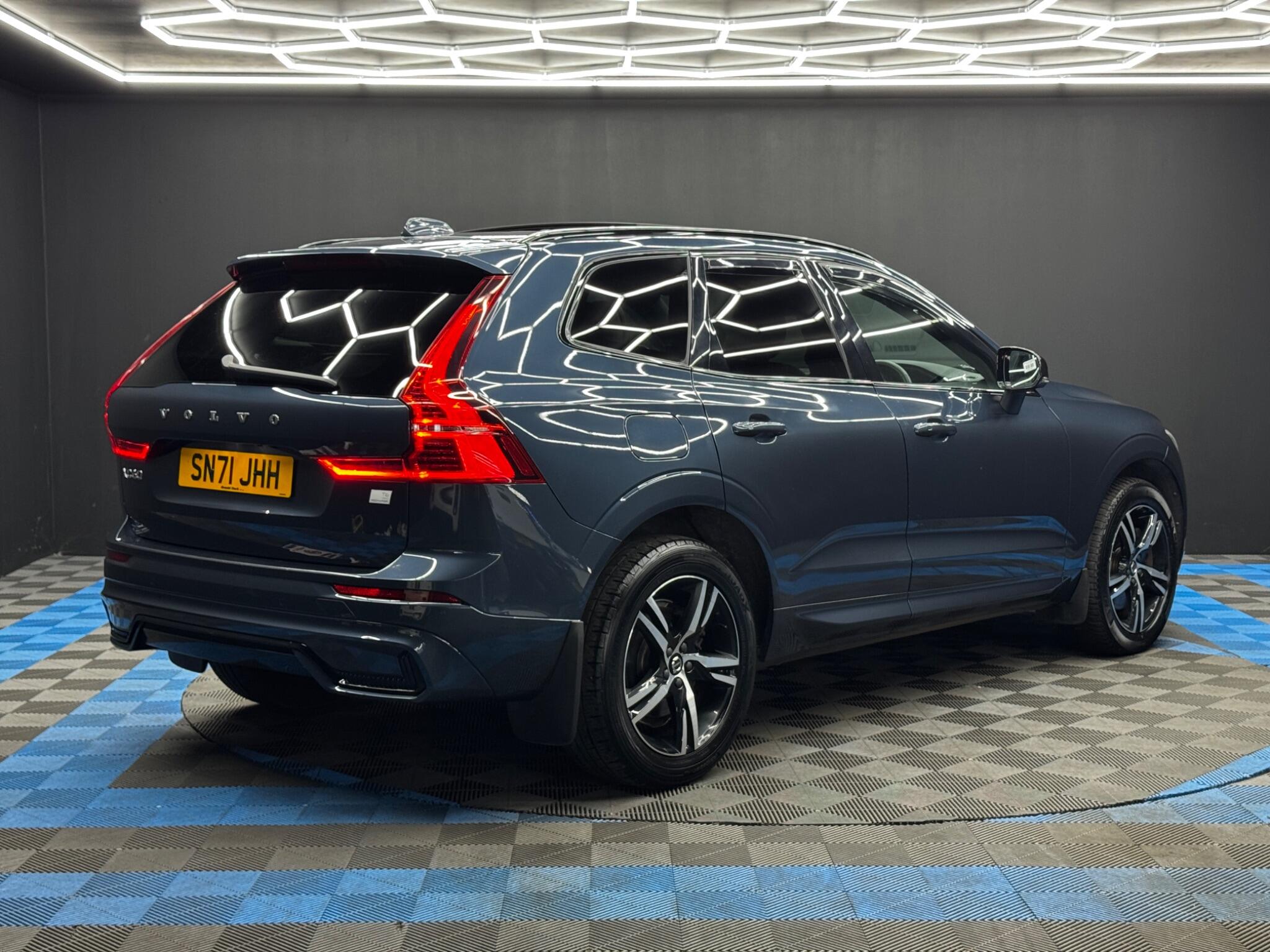 Volvo XC60 2.0h T6 Recharge 11.6kWh R-Design Auto AWD Euro 6 (s/s) 5dr 5dr Automatic 2026
