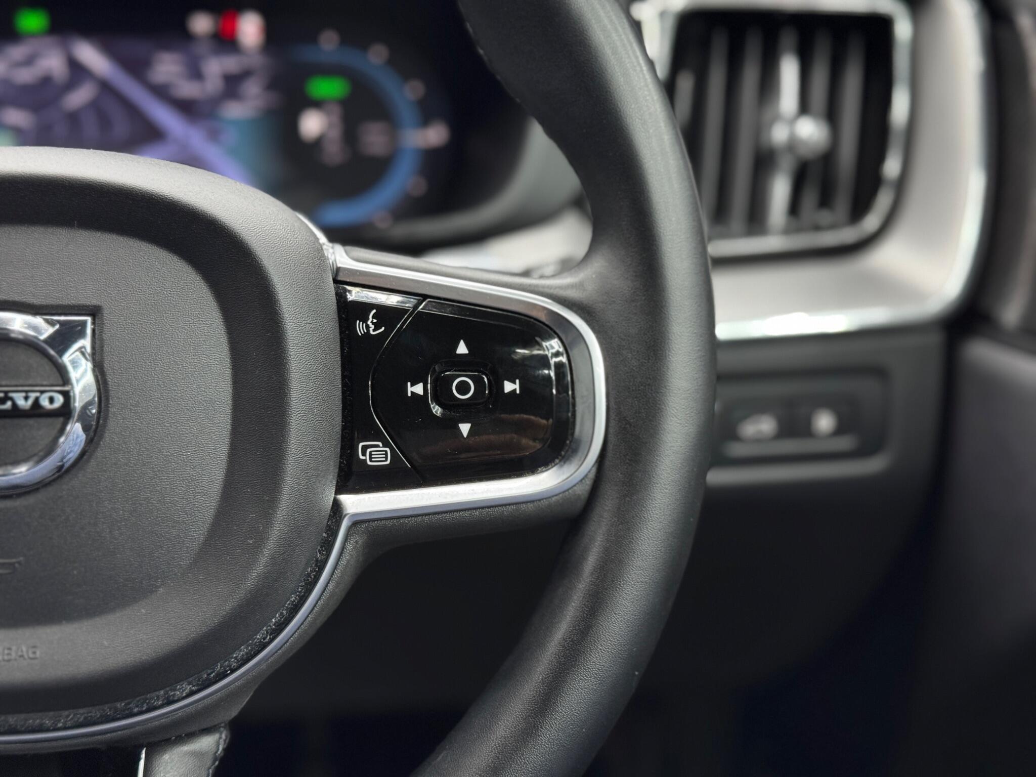 Volvo XC60 2.0h T6 Recharge 11.6kWh R-Design Auto AWD Euro 6 (s/s) 5dr 5dr Automatic 2026