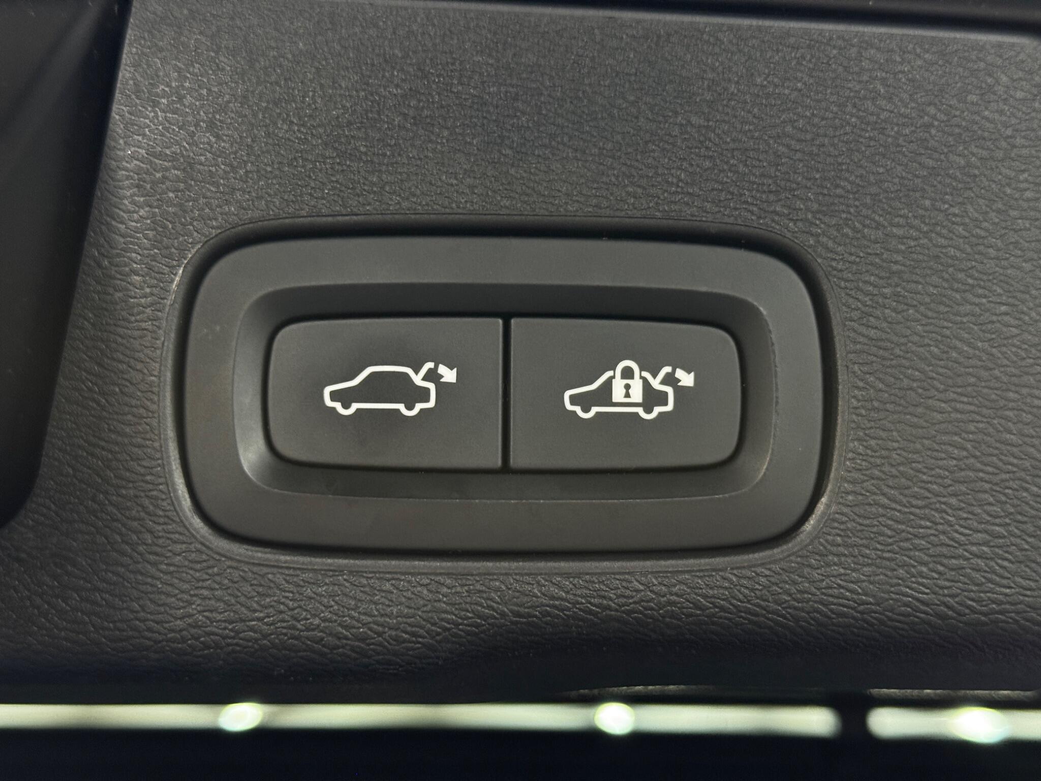 Volvo XC60 2.0h T6 Recharge 11.6kWh R-Design Auto AWD Euro 6 (s/s) 5dr 5dr Automatic 2026