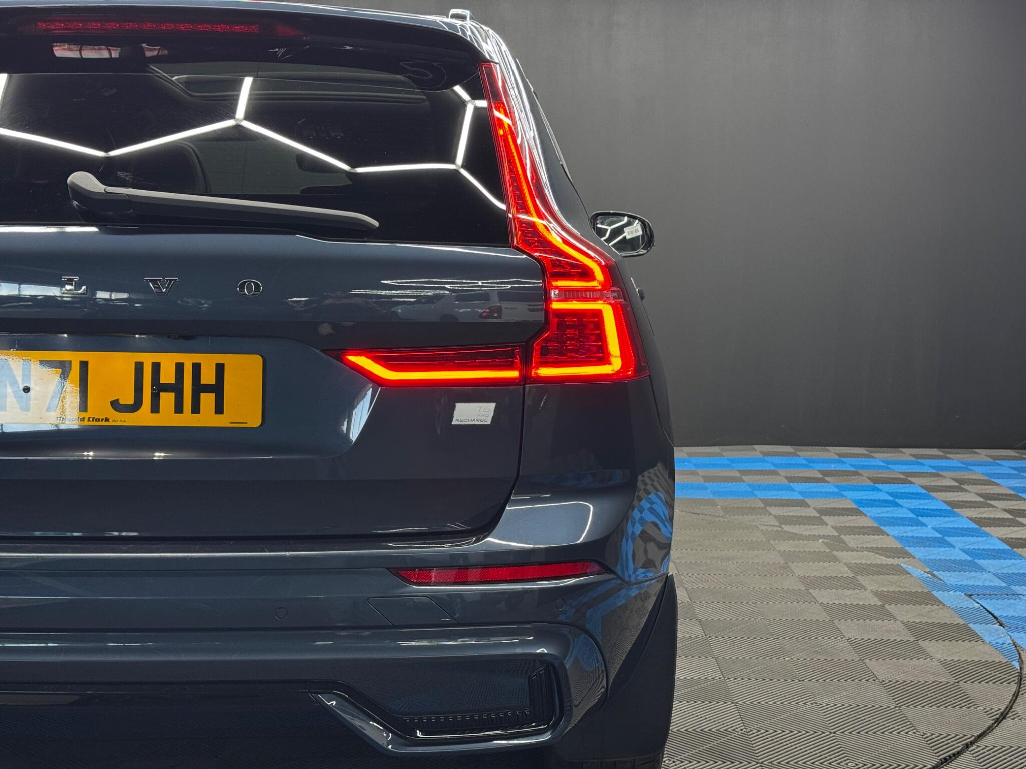 Volvo XC60 2.0h T6 Recharge 11.6kWh R-Design Auto AWD Euro 6 (s/s) 5dr 5dr Automatic 2026