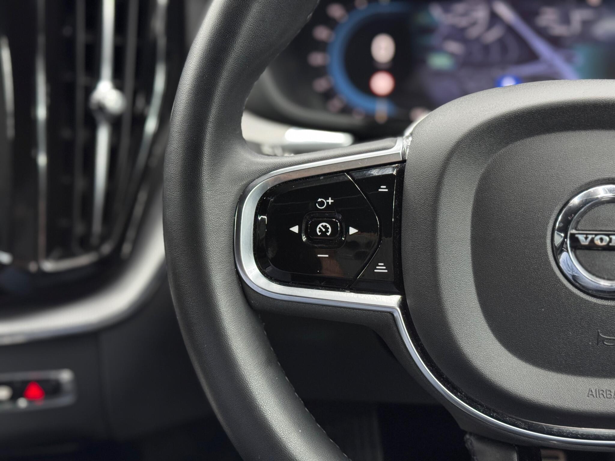 Volvo XC60 2.0h T6 Recharge 11.6kWh R-Design Auto AWD Euro 6 (s/s) 5dr 5dr Automatic 2026