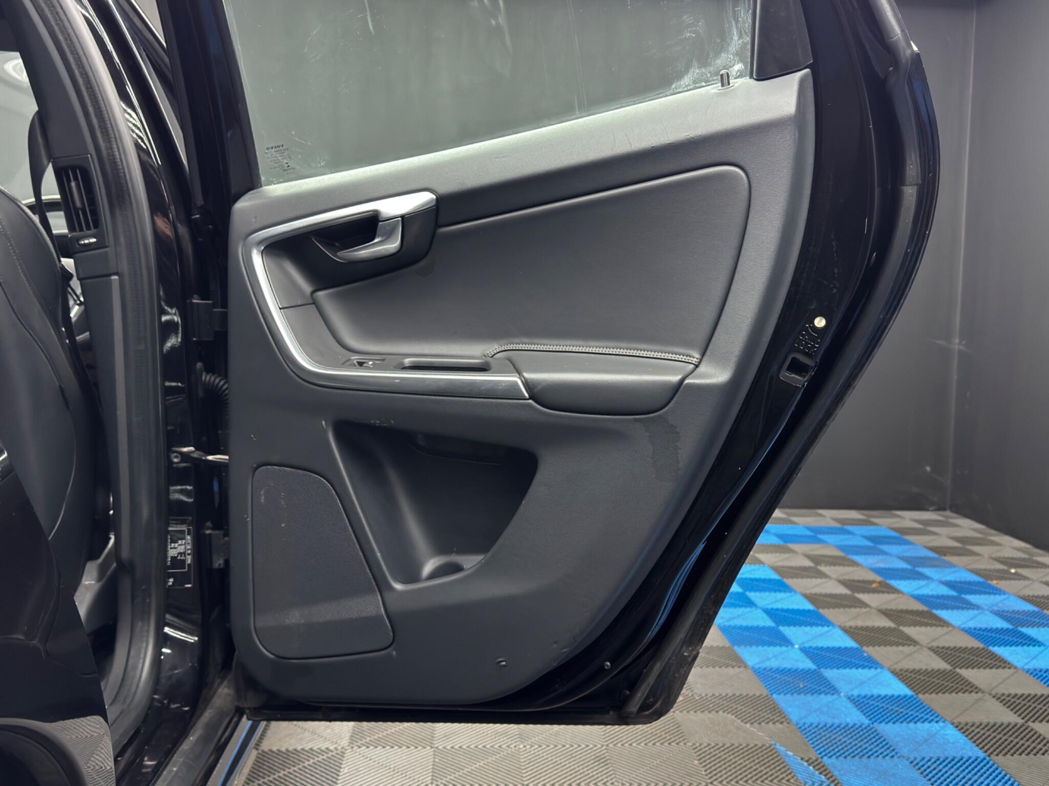 Volvo XC60 2.4 D4 R-Design Lux Nav AWD Euro 6 (s/s) 5dr 5dr Manual 2026