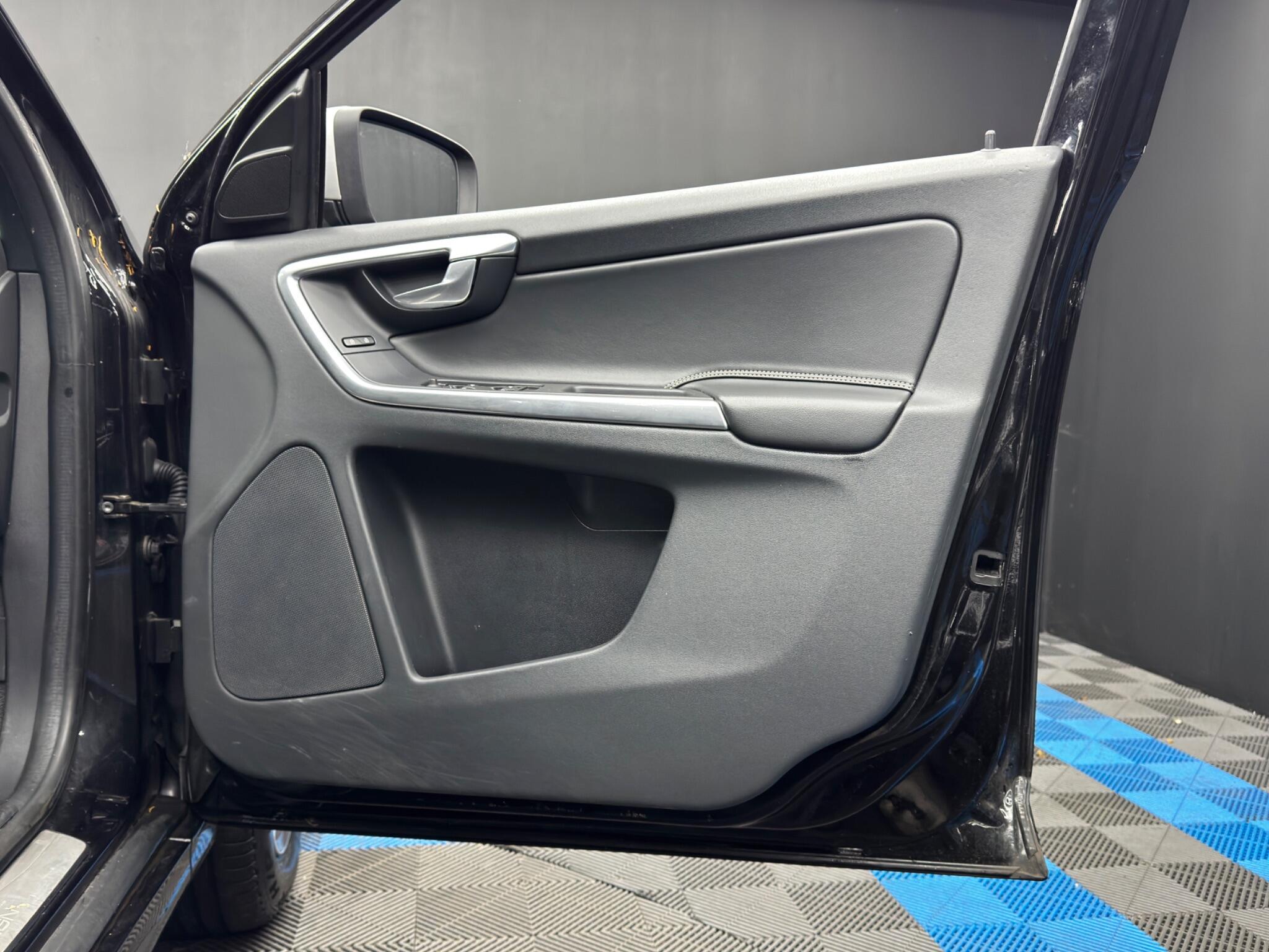 Volvo XC60 2.4 D4 R-Design Lux Nav AWD Euro 6 (s/s) 5dr 5dr Manual 2026