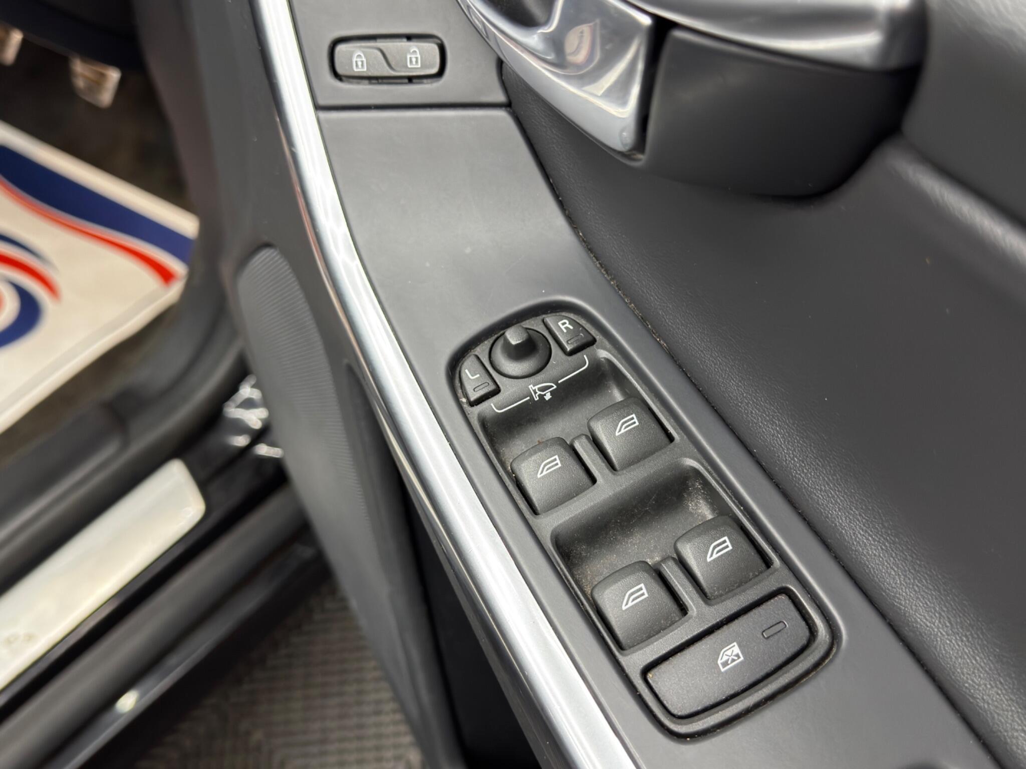 Volvo XC60 2.4 D4 R-Design Lux Nav AWD Euro 6 (s/s) 5dr 5dr Manual 2026