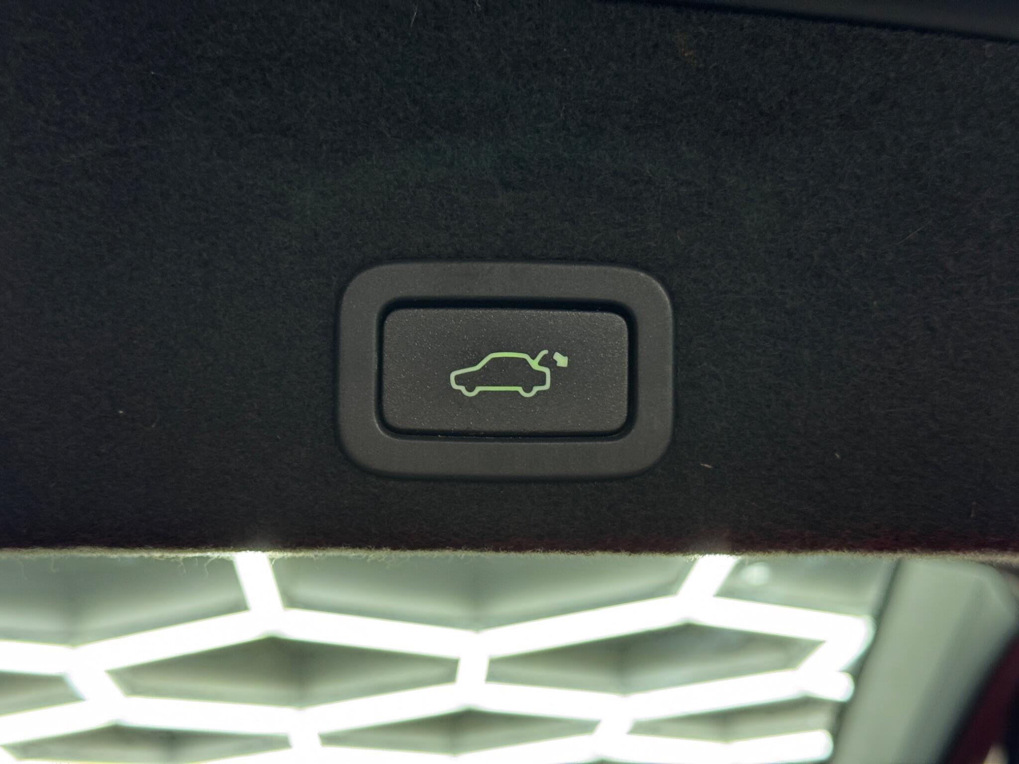 Volvo XC60 2.4 D4 R-Design Lux Nav AWD Euro 6 (s/s) 5dr 5dr Manual 2026