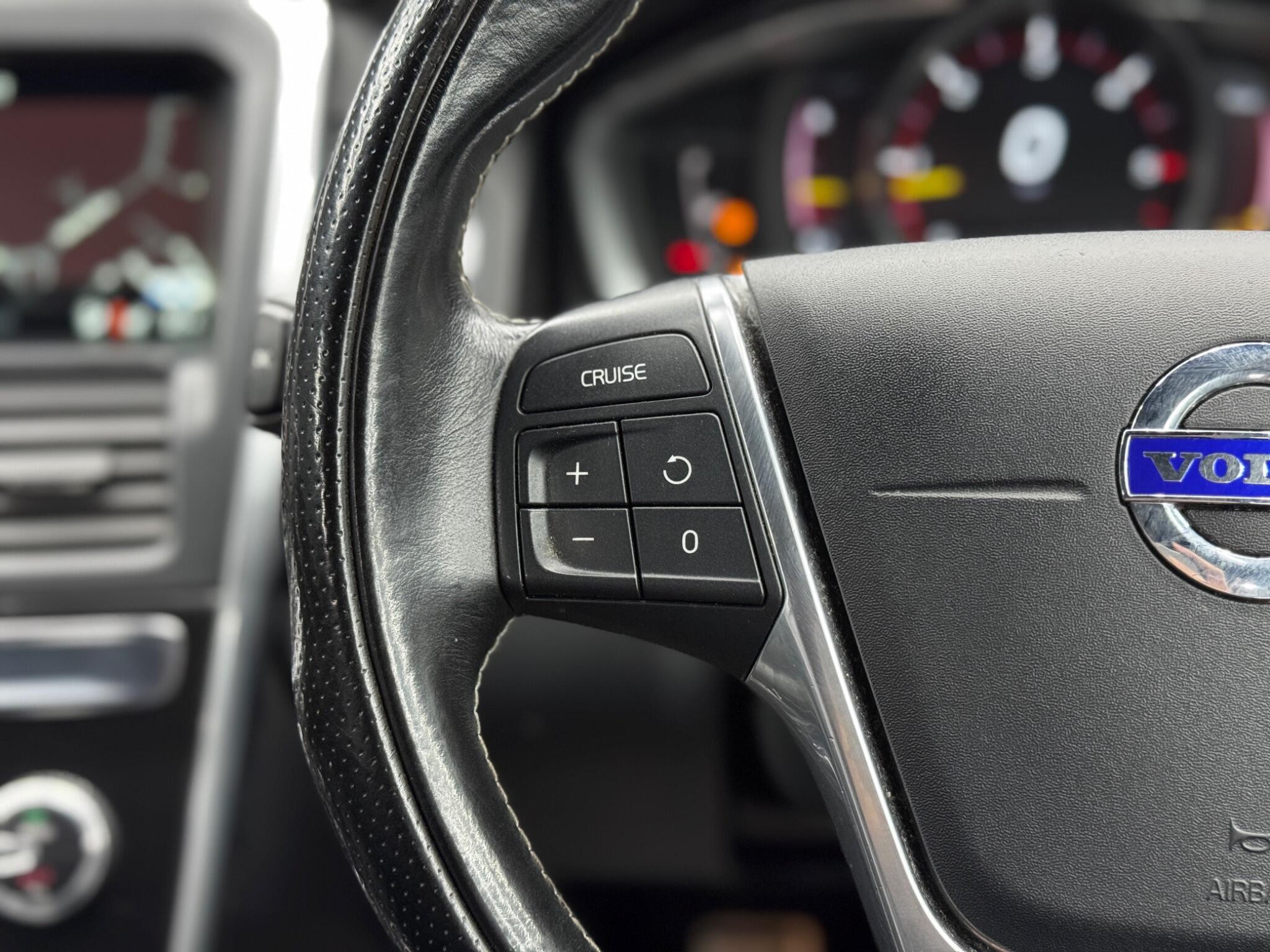 Volvo XC60 2.4 D4 R-Design Lux Nav AWD Euro 6 (s/s) 5dr 5dr Manual 2026