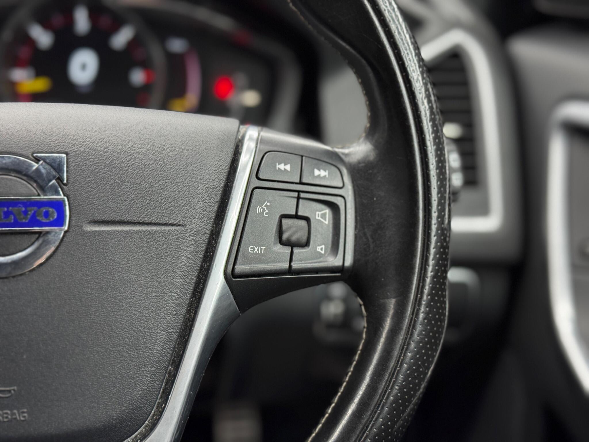 Volvo XC60 2.4 D4 R-Design Lux Nav AWD Euro 6 (s/s) 5dr 5dr Manual 2026