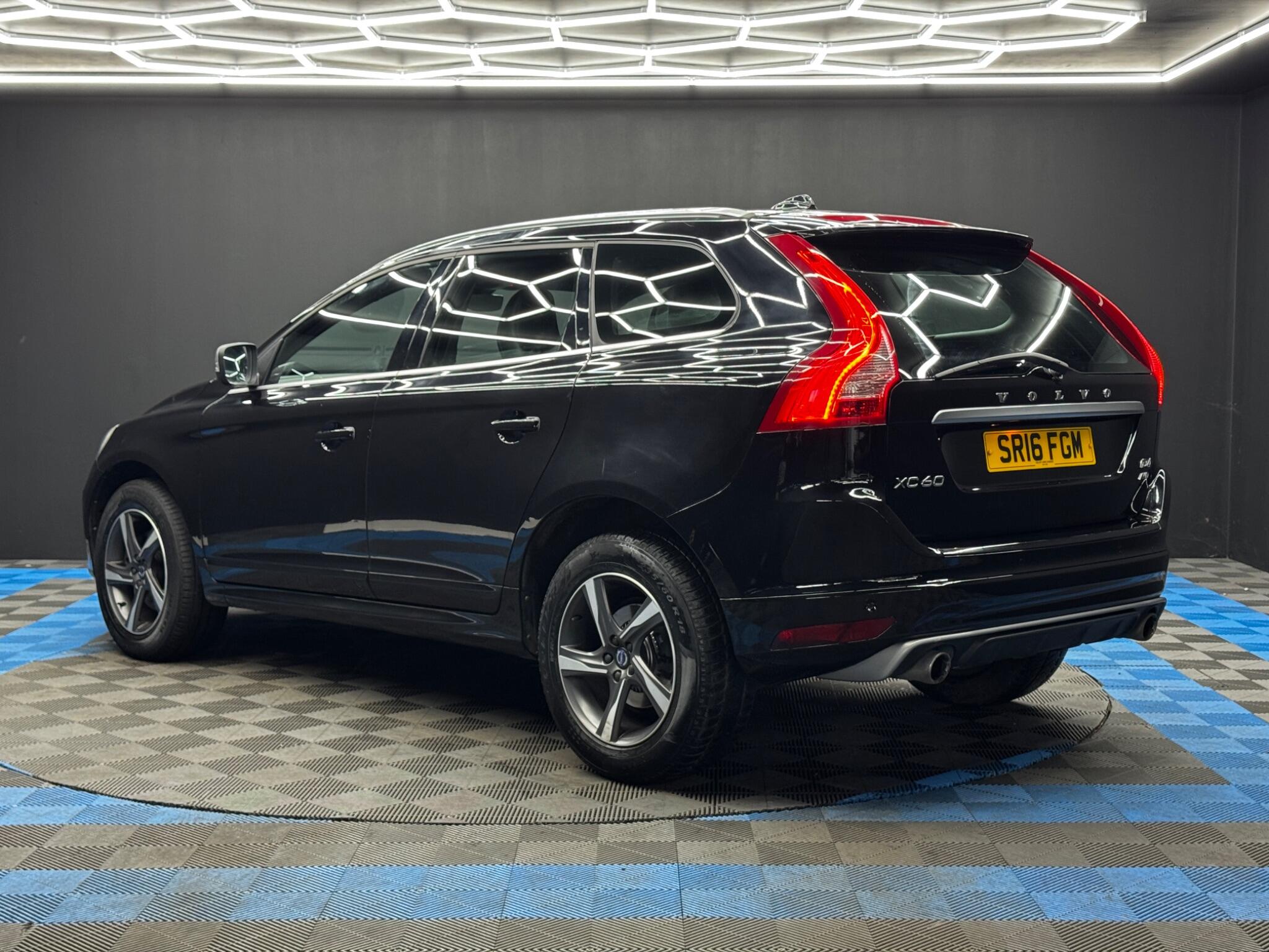Volvo XC60 2.4 D4 R-Design Lux Nav AWD Euro 6 (s/s) 5dr 5dr Manual 2026