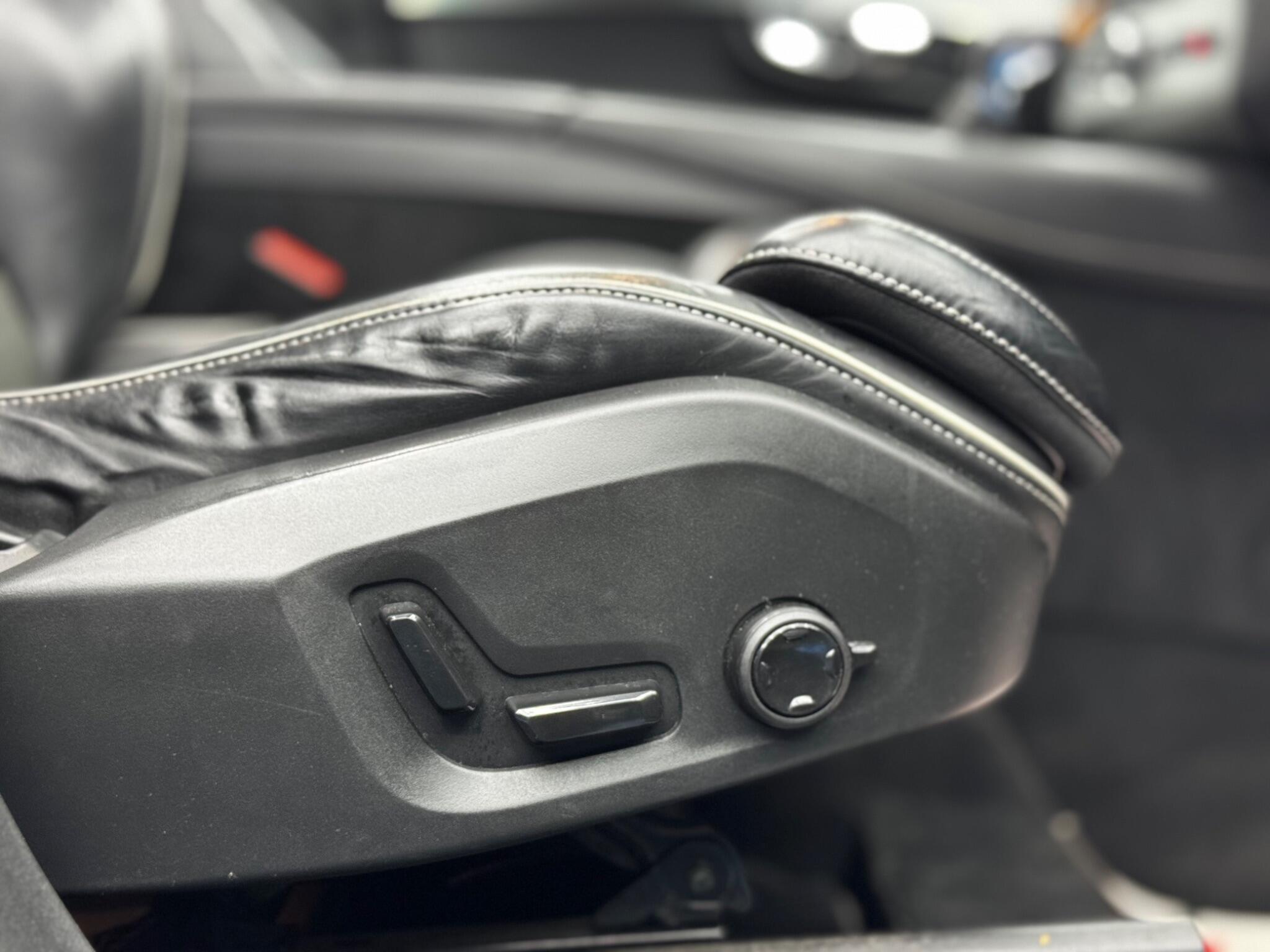 Volvo XC90 2.0 D5 PowerPulse R-Design Auto 4WD Euro 6 (s/s) 5dr 5dr Automatic 2025