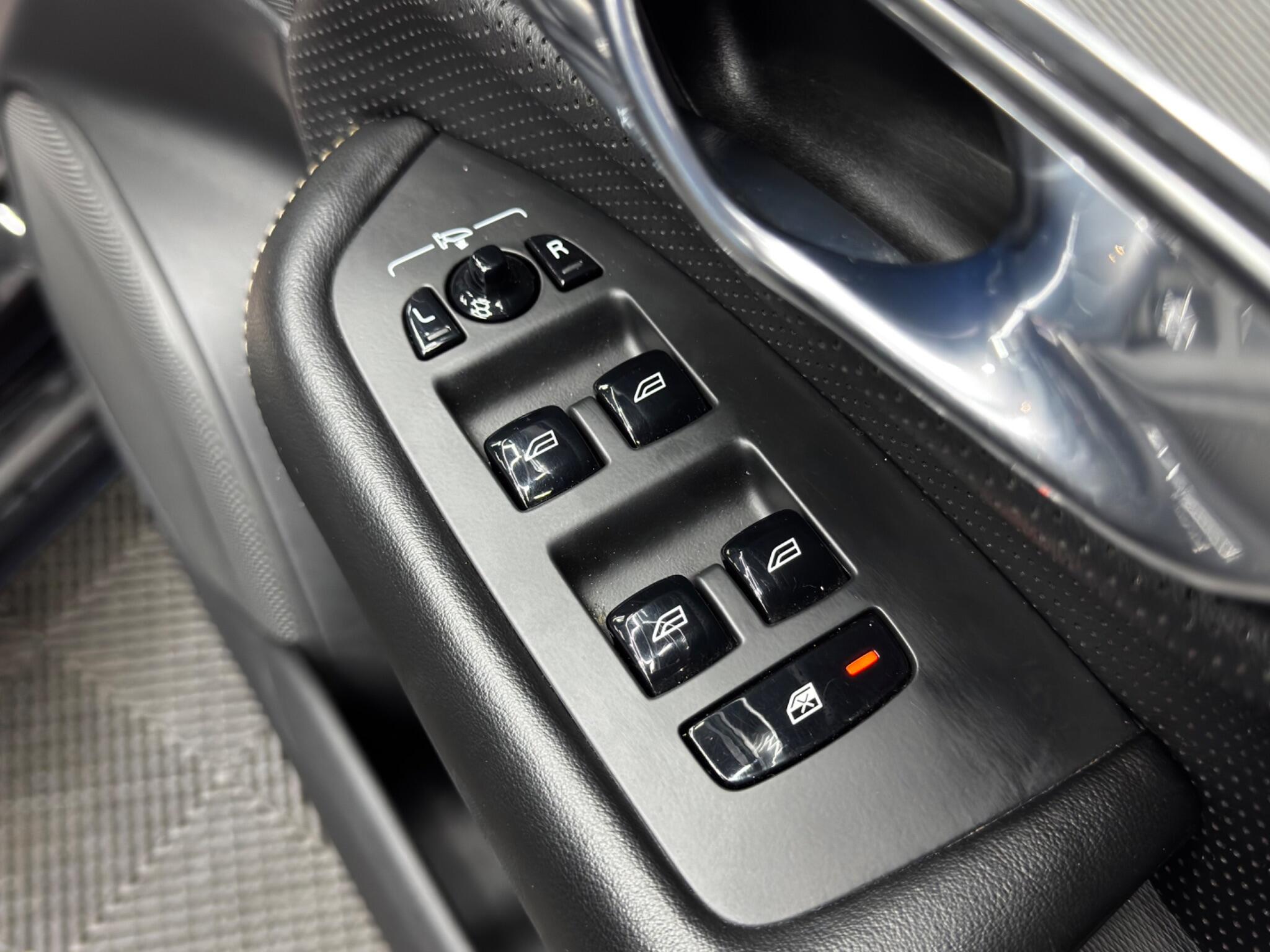 Volvo XC90 2.0 D5 PowerPulse R-Design Auto 4WD Euro 6 (s/s) 5dr 5dr Automatic 2025