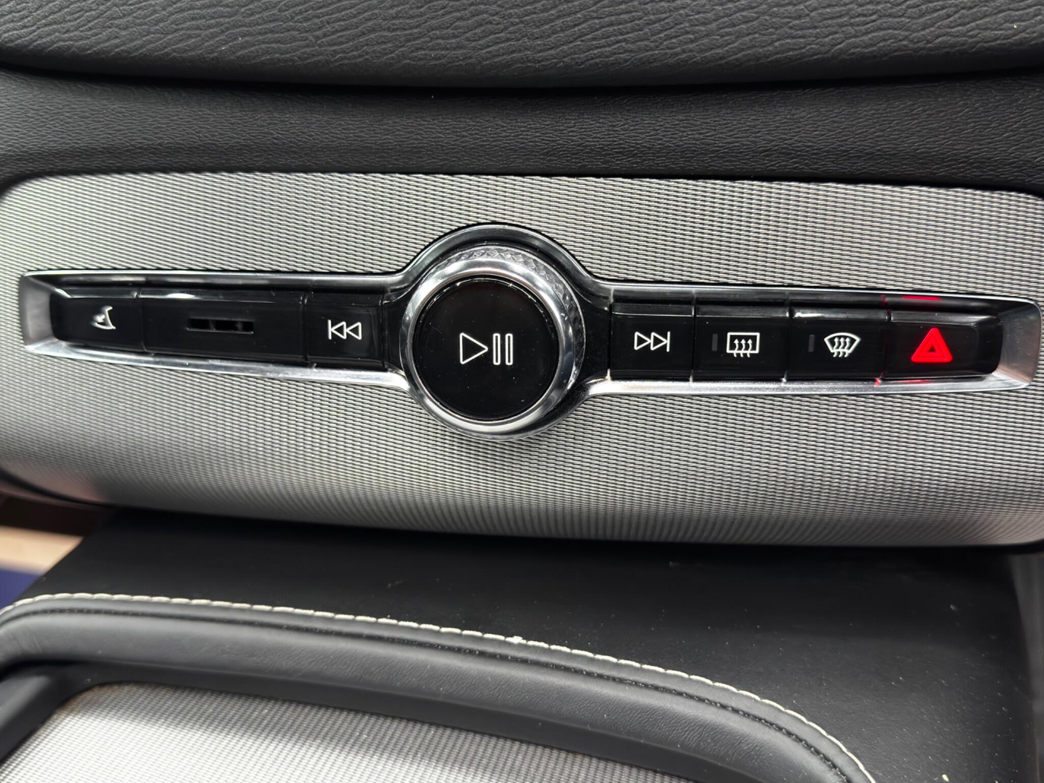 Volvo XC90 2.0 D5 PowerPulse R-Design Auto 4WD Euro 6 (s/s) 5dr 5dr Automatic 2025