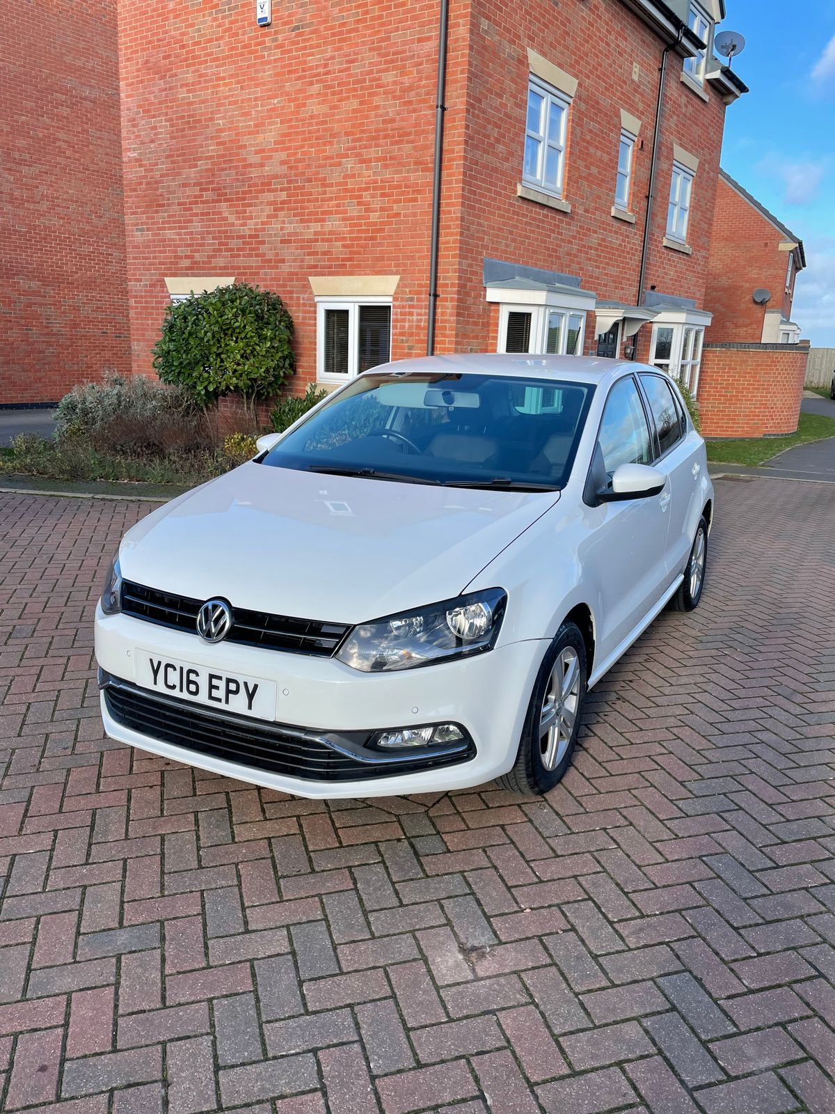 VOLKSWAGEN Polo - Main Image