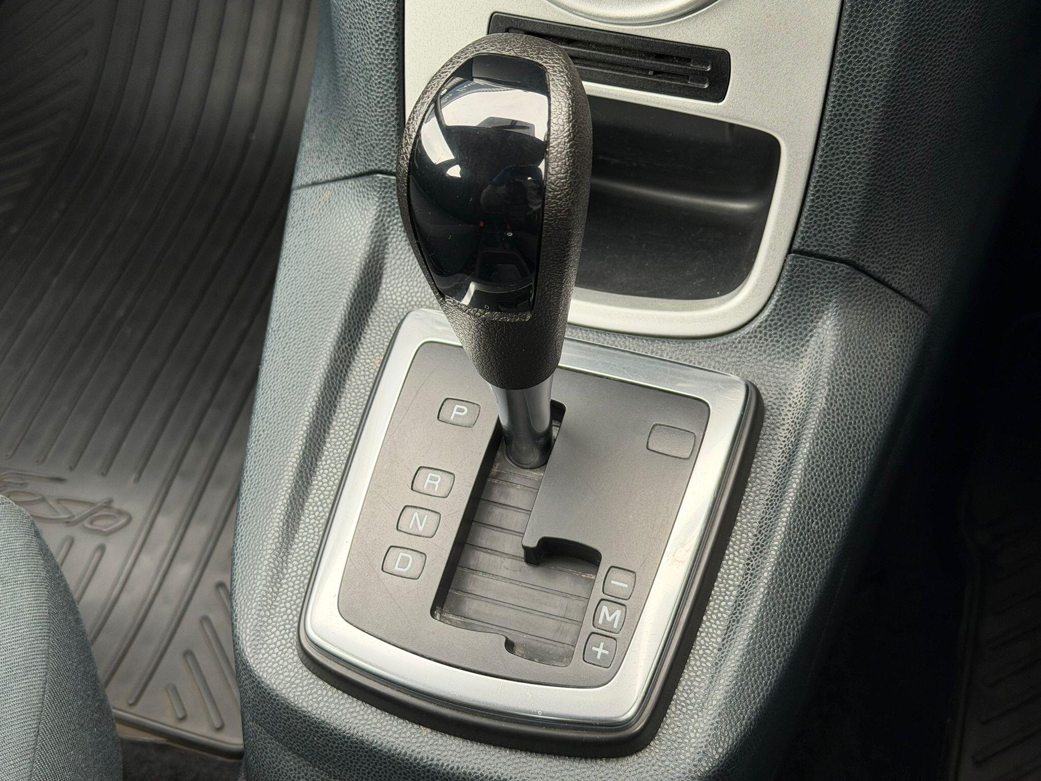 Ford Fiesta 1.4 Zetec 5dr 5dr Automatic 2012