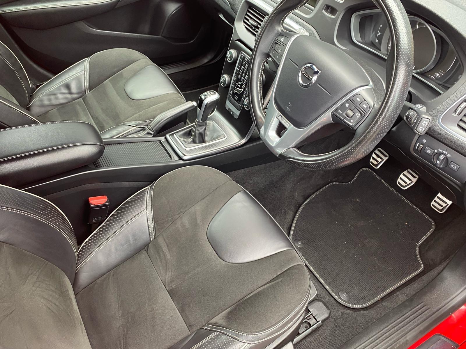 Volvo V40 2.0 D2 R-Design Hatchback 5dr Diesel Manual Euro 6 (s/s) (120 ps) 5dr Manual 2016