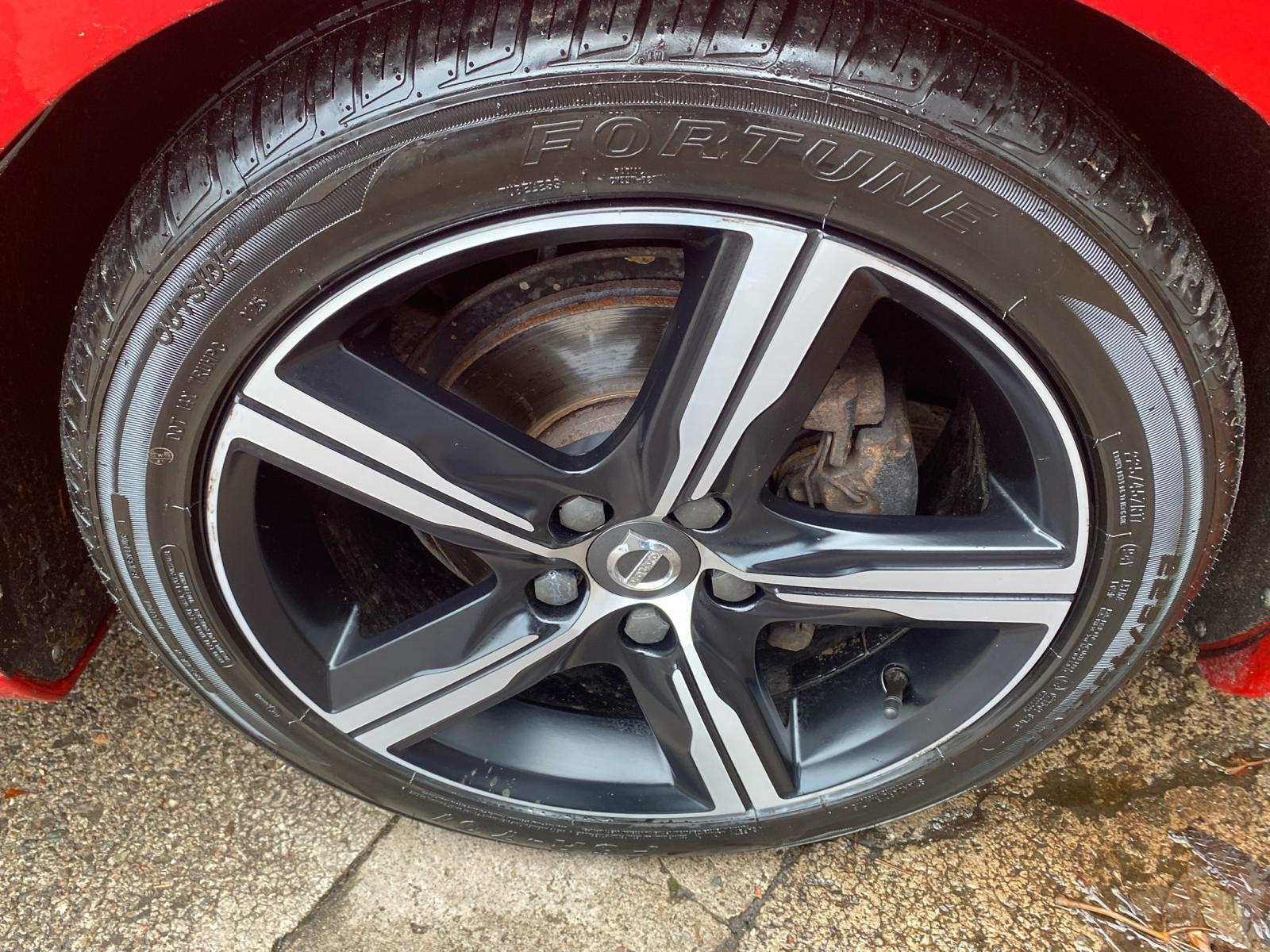 Volvo V40 2.0 D2 R-Design Hatchback 5dr Diesel Manual Euro 6 (s/s) (120 ps) 5dr Manual 2016