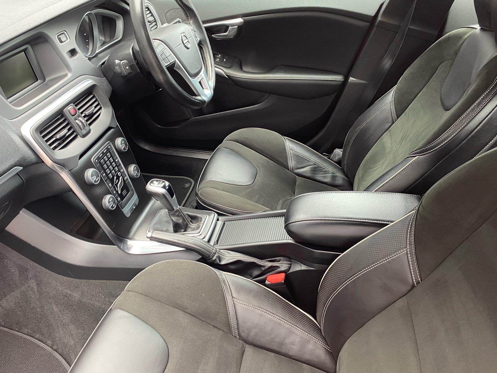 Volvo V40 2.0 D2 R-Design Hatchback 5dr Diesel Manual Euro 6 (s/s) (120 ps) 5dr Manual 2016