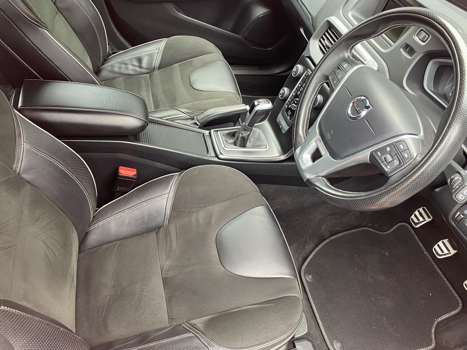 Volvo V40 2.0 D2 R-Design Hatchback 5dr Diesel Manual Euro 6 (s/s) (120 ps) 5dr Manual 2016