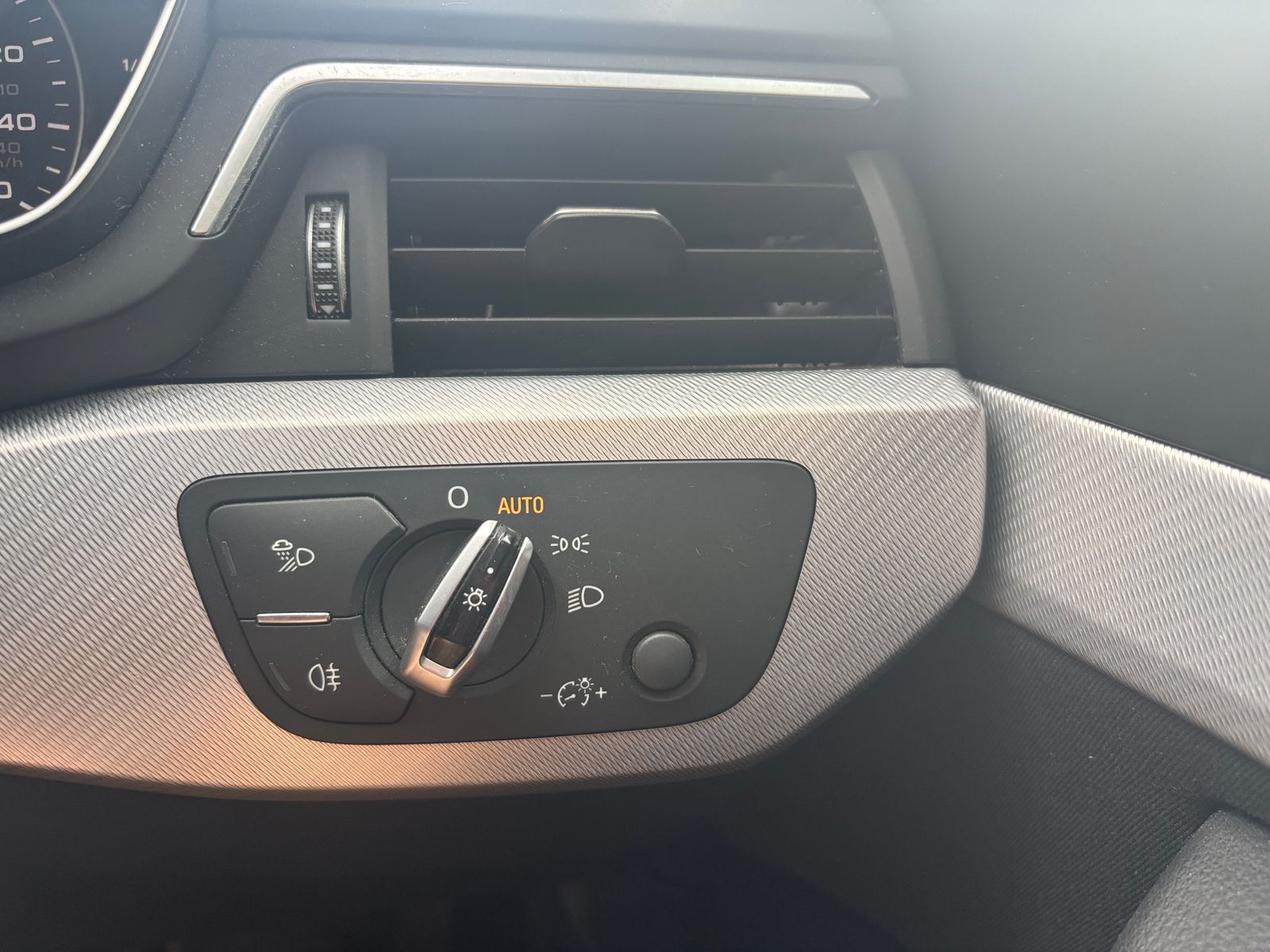 Audi A4 2.0 TDI ultra SE Saloon 4dr Diesel Euro 6 (s/s) (150 ps) 4dr Manual 2017