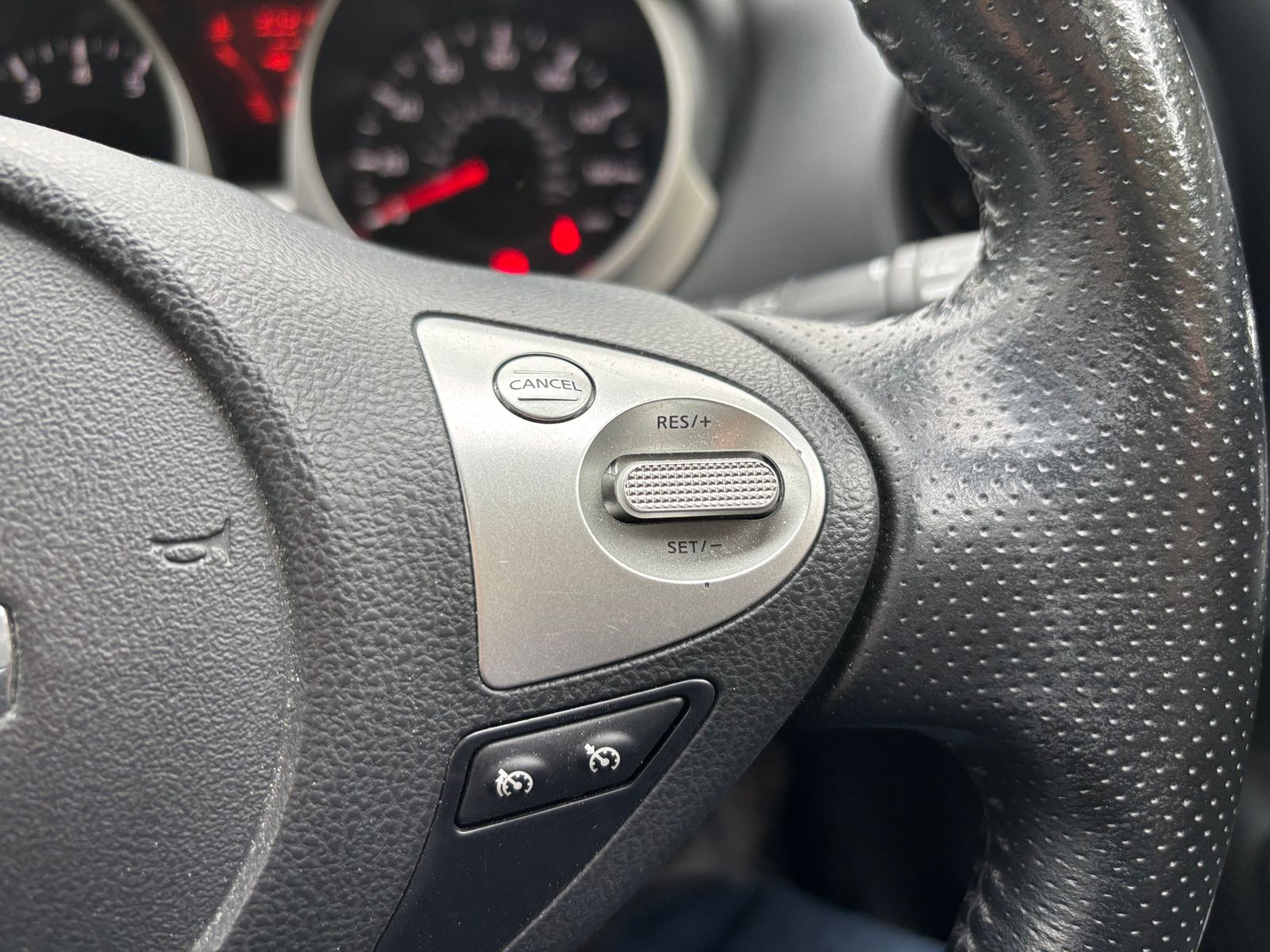 Nissan Juke 1.6 DIG-T N-Connecta SUV 5dr Petrol Manual Euro 6 (s/s) (190 ps) 5dr Manual 2017