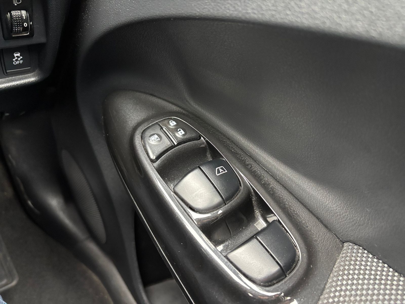 Nissan Juke 1.6 DIG-T N-Connecta SUV 5dr Petrol Manual Euro 6 (s/s) (190 ps) 5dr Manual 2017