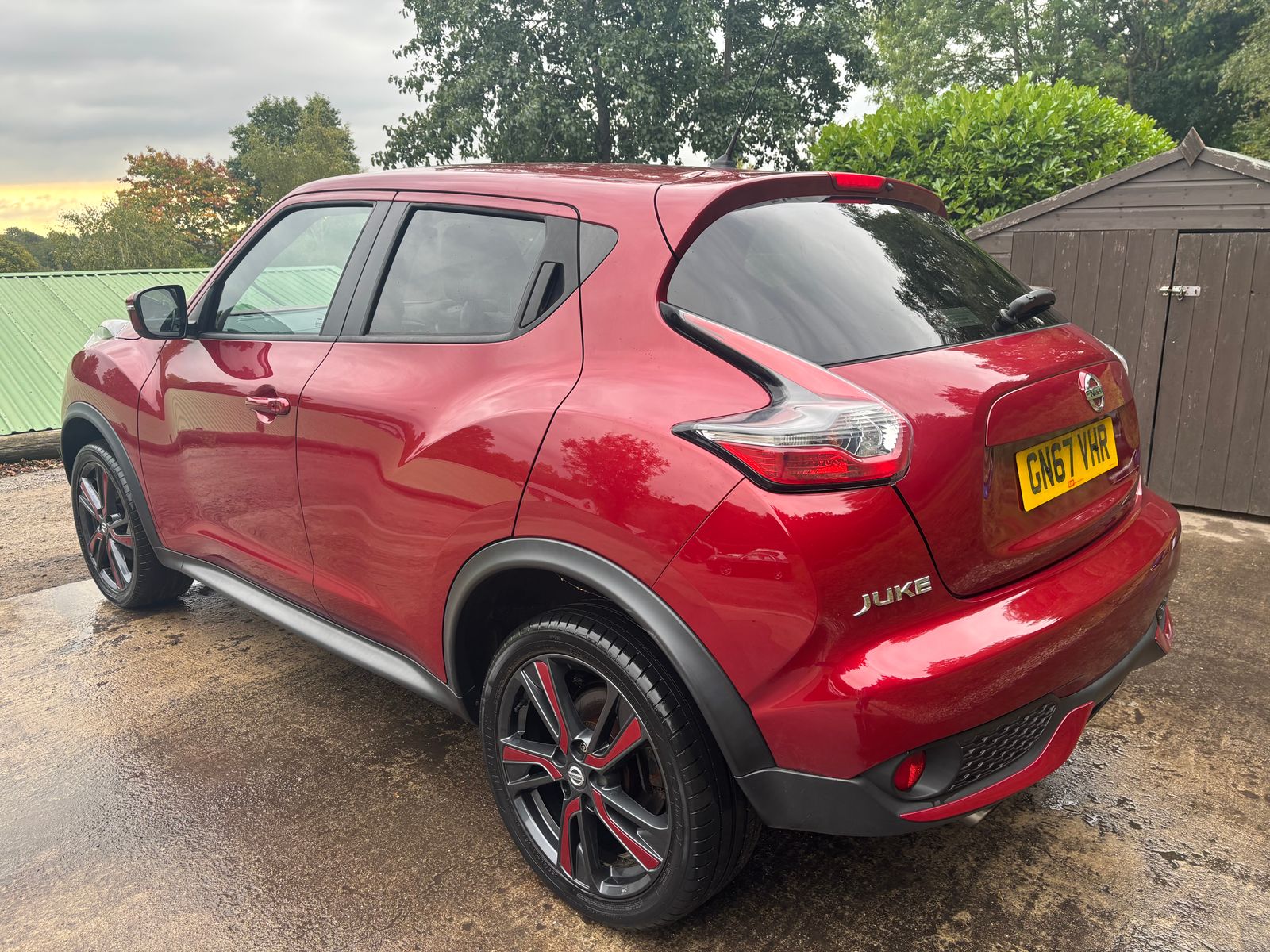 Nissan Juke 1.6 DIG-T N-Connecta SUV 5dr Petrol Manual Euro 6 (s/s) (190 ps) 5dr Manual 2017