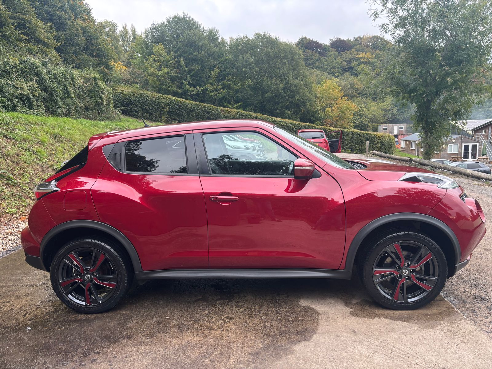 Nissan Juke 1.6 DIG-T N-Connecta SUV 5dr Petrol Manual Euro 6 (s/s) (190 ps) 5dr Manual 2017