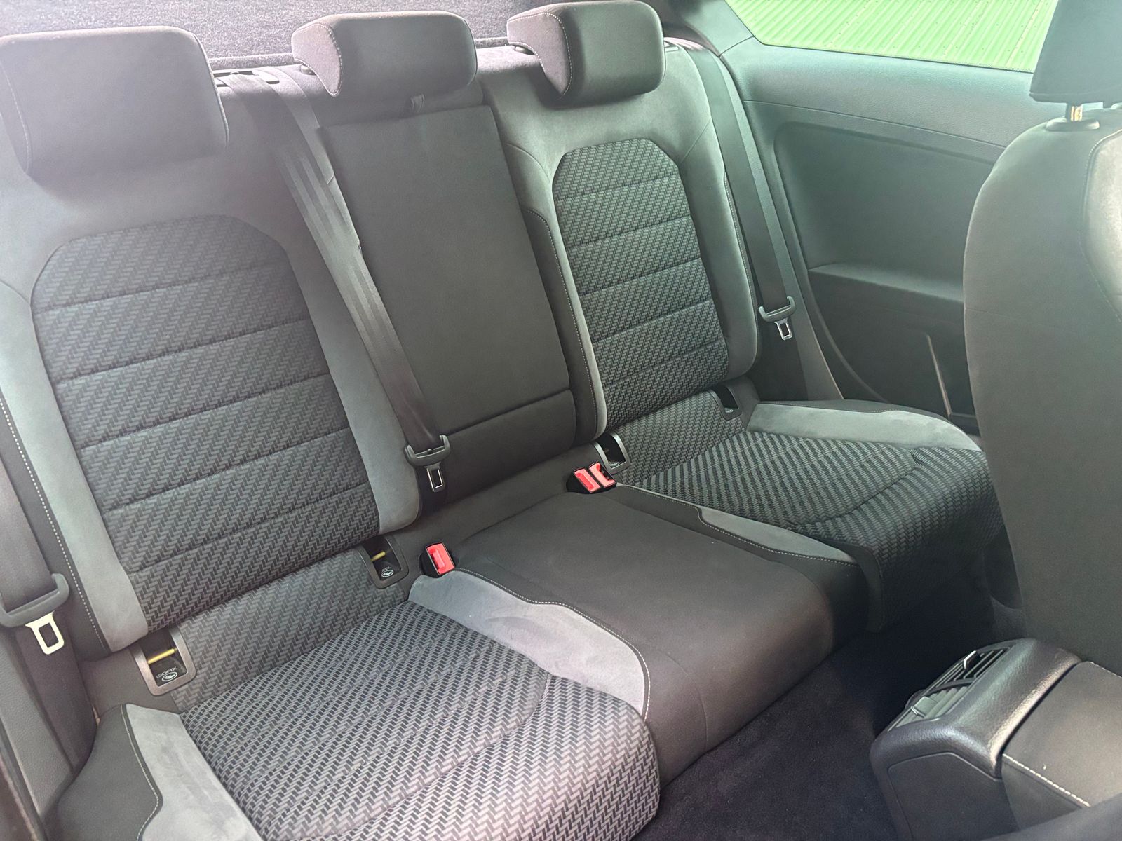 Volkswagen Golf 2.0 TDI BlueMotion Tech R-Line Hatchback 3dr Diesel Manual Euro 6 (s/s) (150 ps) 3dr Manual 2017