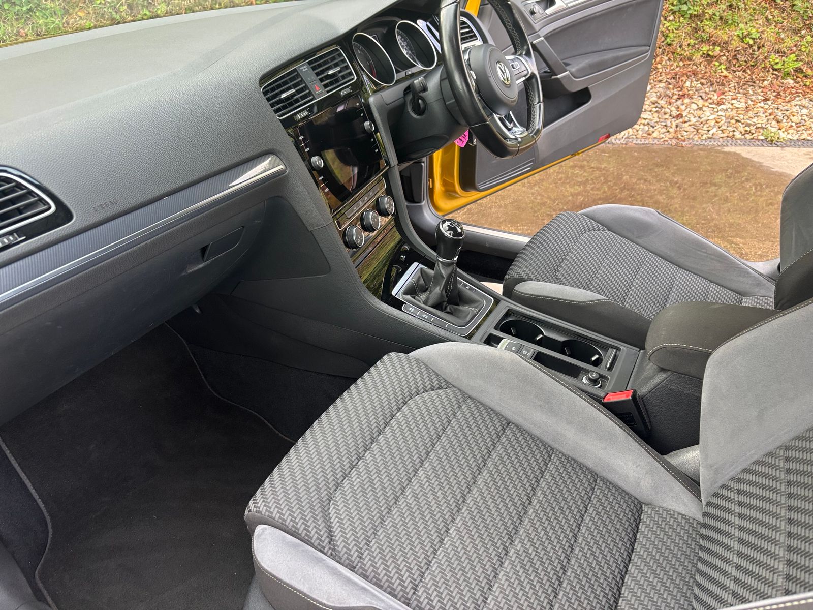 Volkswagen Golf 2.0 TDI BlueMotion Tech R-Line Hatchback 3dr Diesel Manual Euro 6 (s/s) (150 ps) 3dr Manual 2017