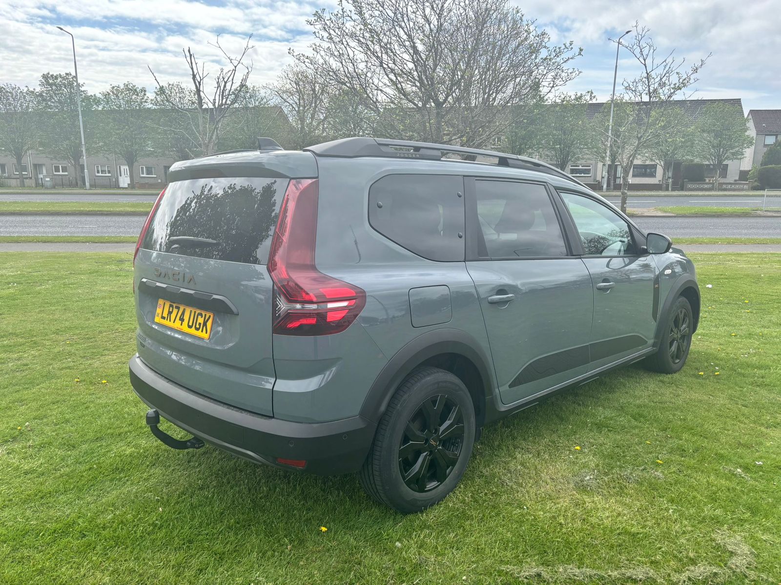 2024 Dacia Jogger 1.6 Hybrid EXTREME MPV 5dr Petrol Hybrid Auto Euro 6 (s/s) (140 ps), exterior view 2