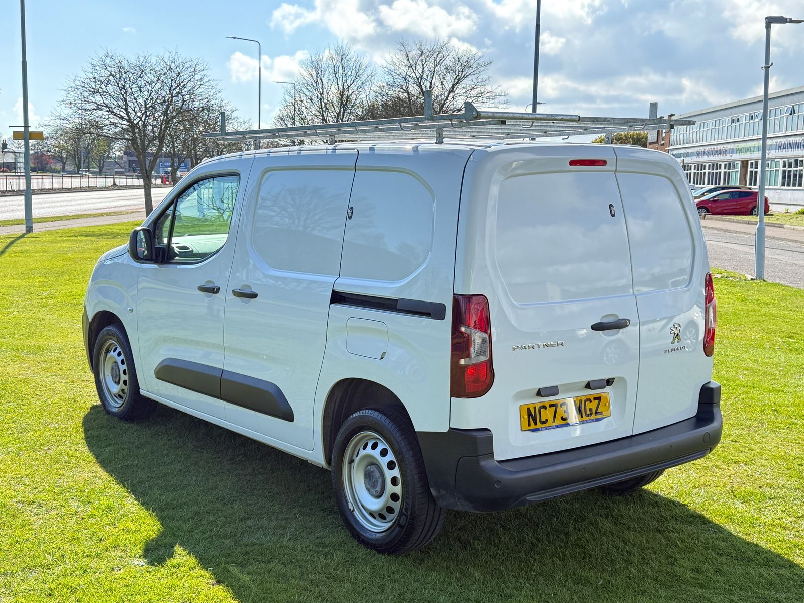 2024 Peugeot Partner 1.5 BlueHDi 1000 Professional Premium + Standard Panel Van 5dr Diesel Manual SWB Euro 6 (s/s) (100 bhp), exterior view 4