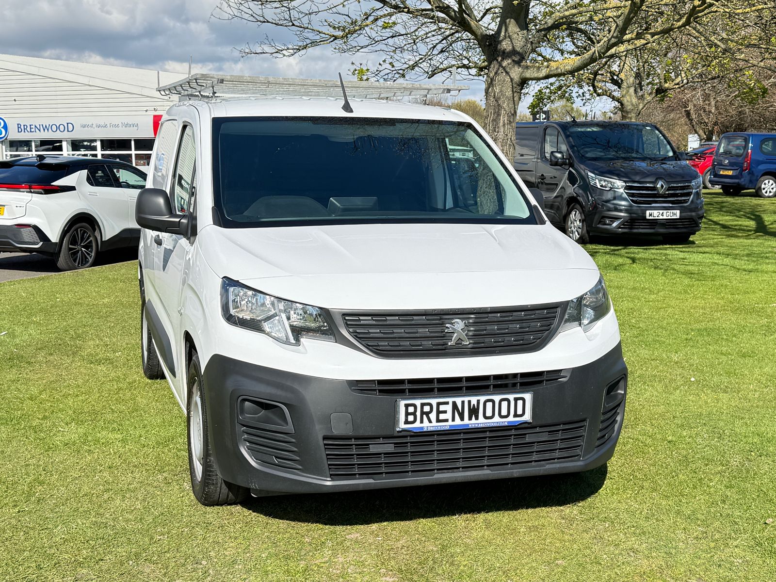 2024 Peugeot Partner 1.5 BlueHDi 1000 Professional Premium + Standard Panel Van 5dr Diesel Manual SWB Euro 6 (s/s) (100 bhp), exterior view 2