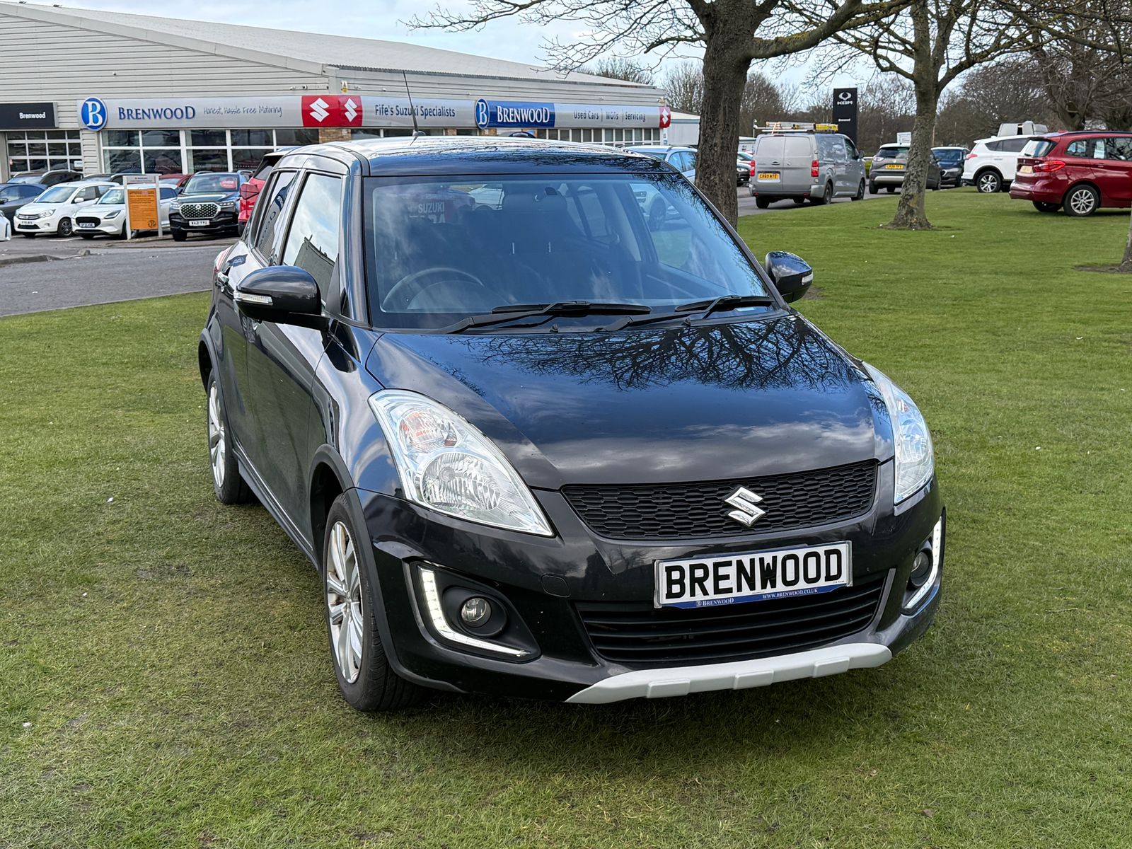 2017 Suzuki Swift 1.2 Dualjet SZ4 Hatchback 5dr Petrol Manual ALLGRIP Euro 6 (s/s) (90 ps), exterior view 2