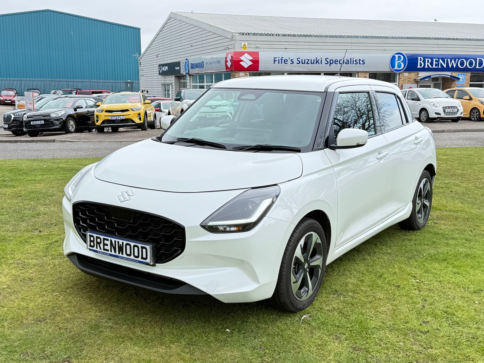 2025 Suzuki Swift 1.2 MHEV Ultra Hatchback 5dr Petrol Hybrid Manual Euro 6 (s/s) (82 ps), exterior view 4