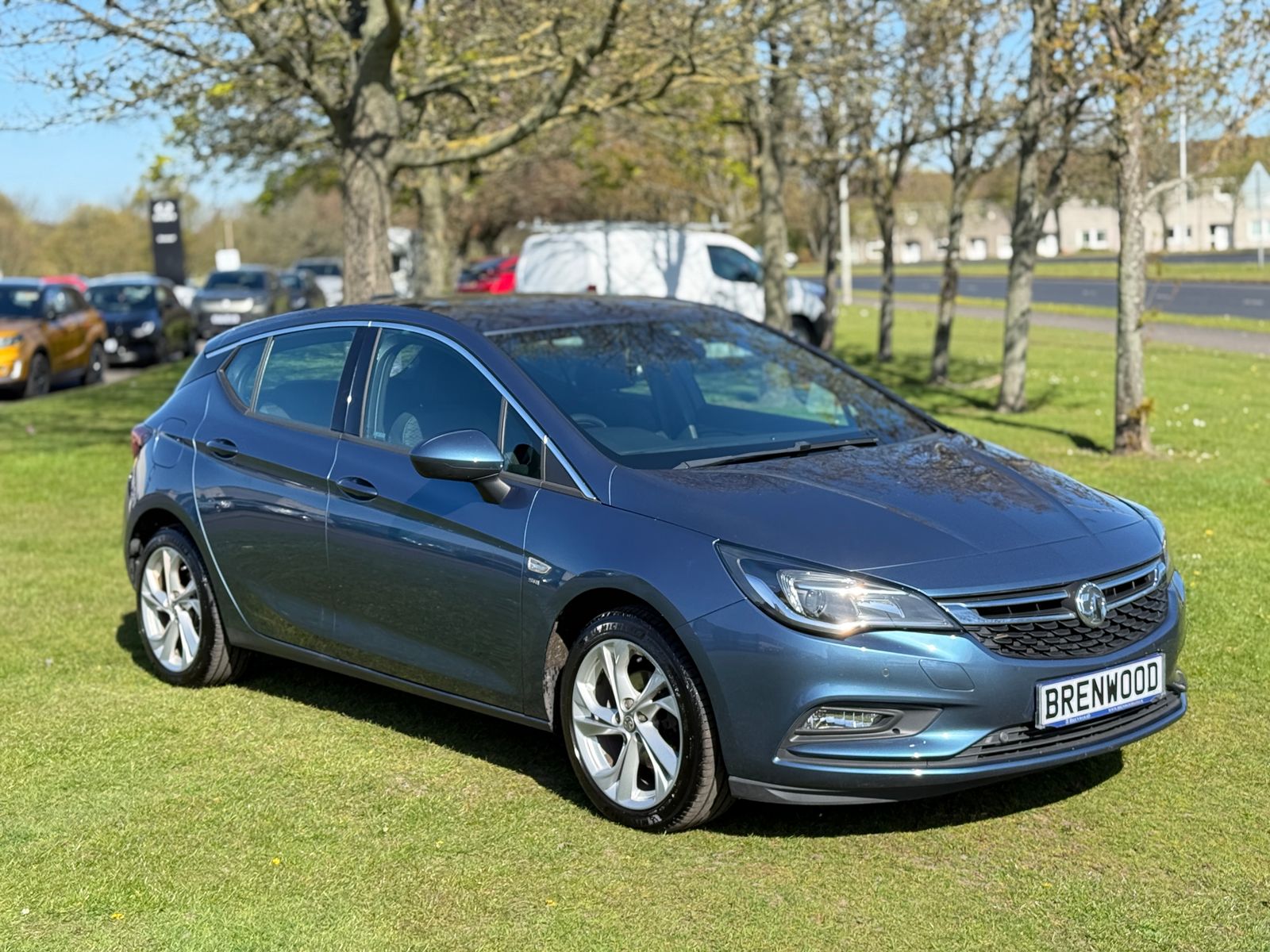 2017 Vauxhall Astra 1.4i Turbo SRi Hatchback 5dr Petrol Auto Euro 6 (s/s) (150 ps) for sale, exterior front view