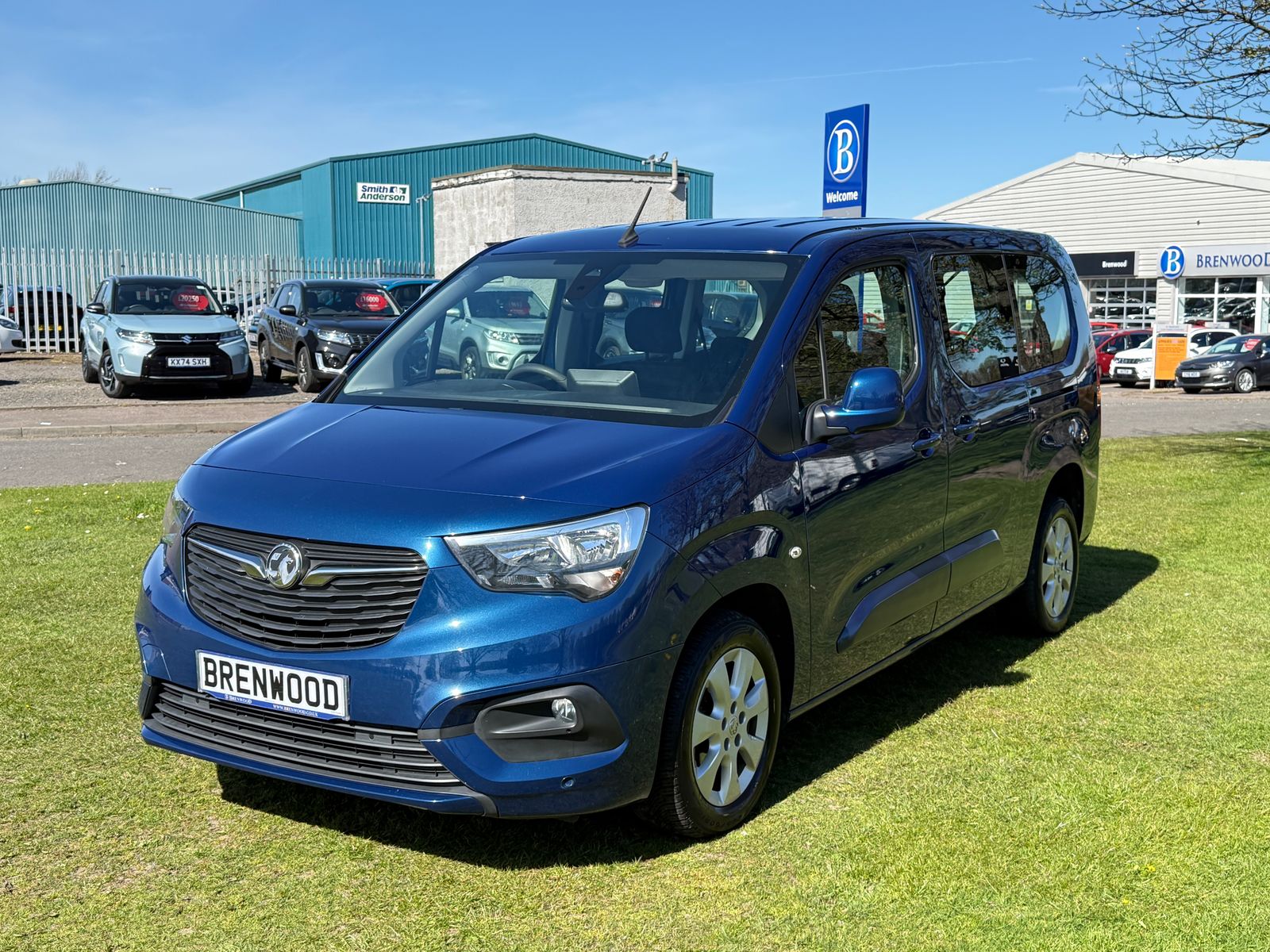 2019 Vauxhall Combo Life 1.5 Turbo D BlueInjection Energy XL MPV 5dr Diesel Manual Euro 6 (s/s) (7 Seat) (100 ps), exterior view 4