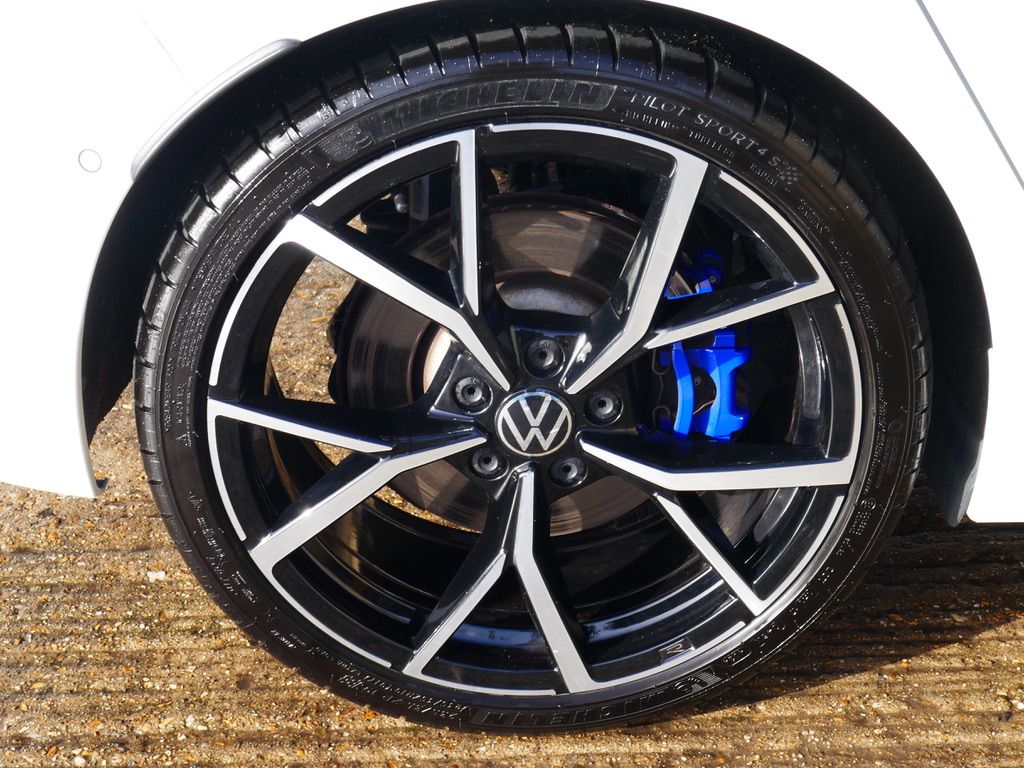 Volkswagen Golf 2.0 TSI R Hatchback 5dr Petrol DSG 4Motion Euro 6 (s/s) (320 ps) 5dr Automatic 2026