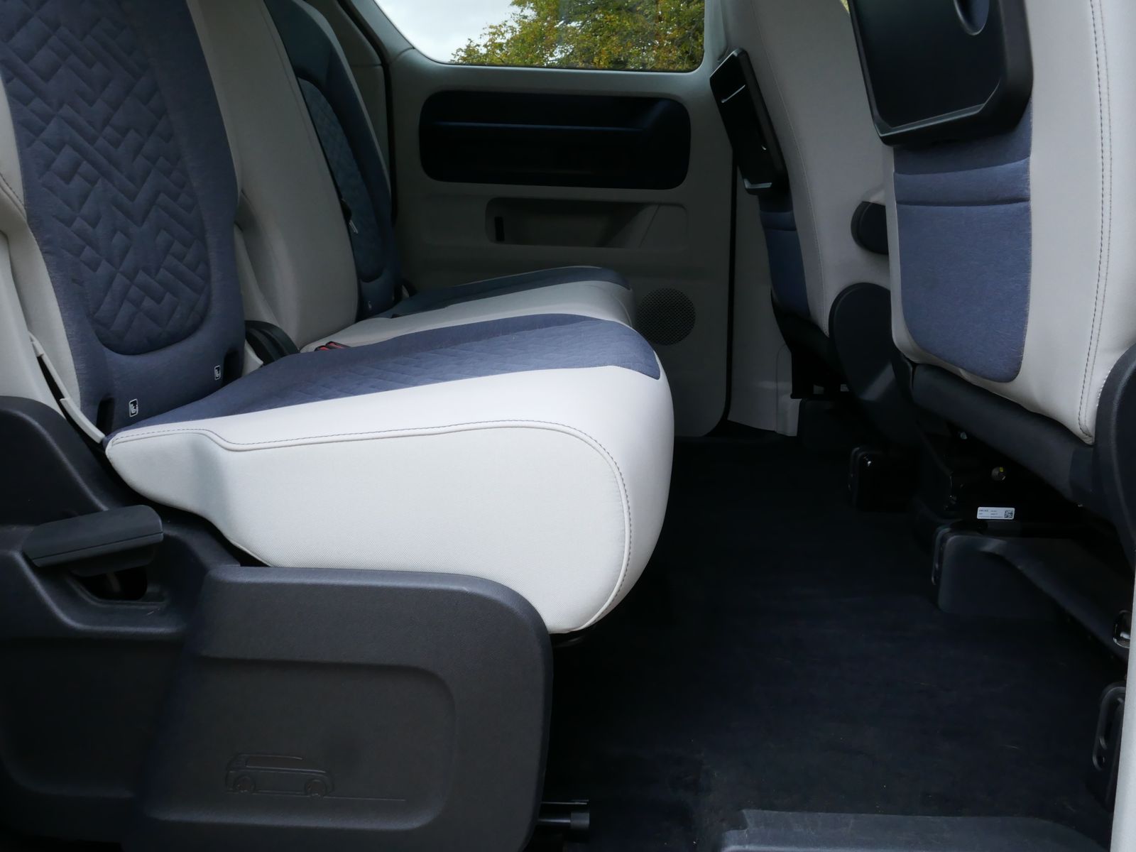 Volkswagen ID. Buzz Pro 77kWh 1ST Edition MPV 5dr Electric Auto (204 ps) 5dr Automatic 2025