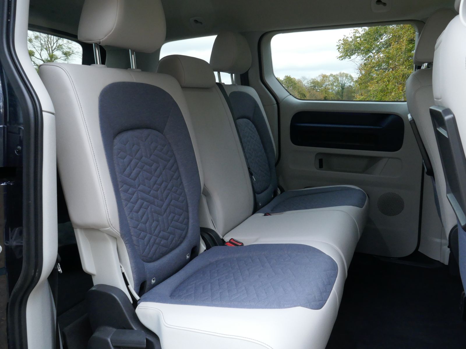 Volkswagen ID. Buzz Pro 77kWh 1ST Edition MPV 5dr Electric Auto (204 ps) 5dr Automatic 2025