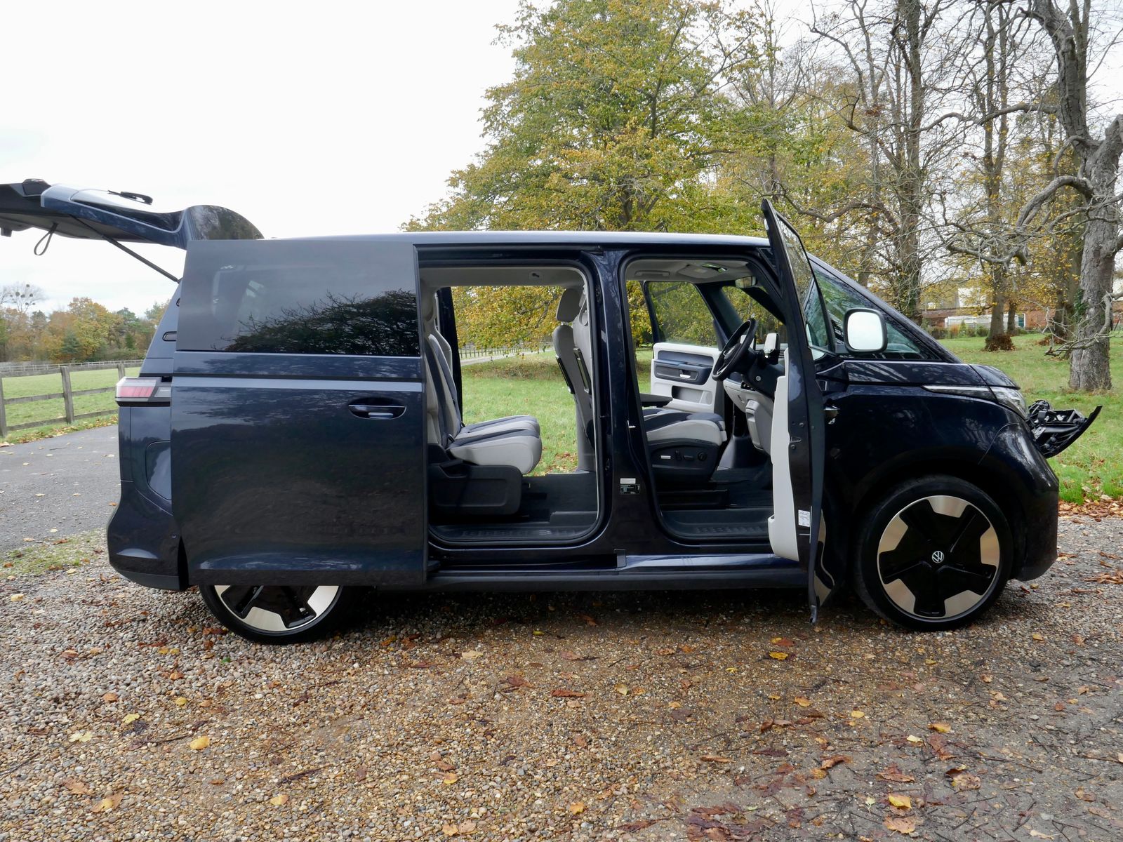 Volkswagen ID. Buzz Pro 77kWh 1ST Edition MPV 5dr Electric Auto (204 ps) 5dr Automatic 2025