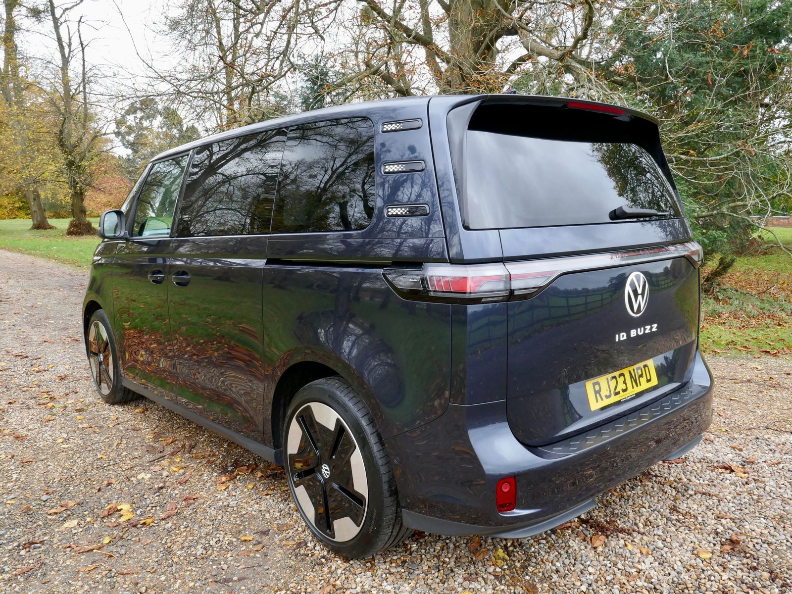 Volkswagen ID. Buzz Pro 77kWh 1ST Edition MPV 5dr Electric Auto (204 ps) 5dr Automatic 2025