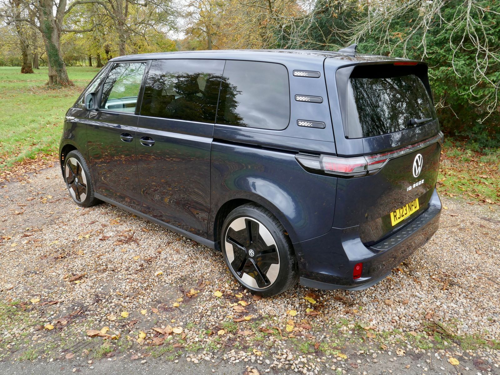 Volkswagen ID. Buzz Pro 77kWh 1ST Edition MPV 5dr Electric Auto (204 ps) 5dr Automatic 2025