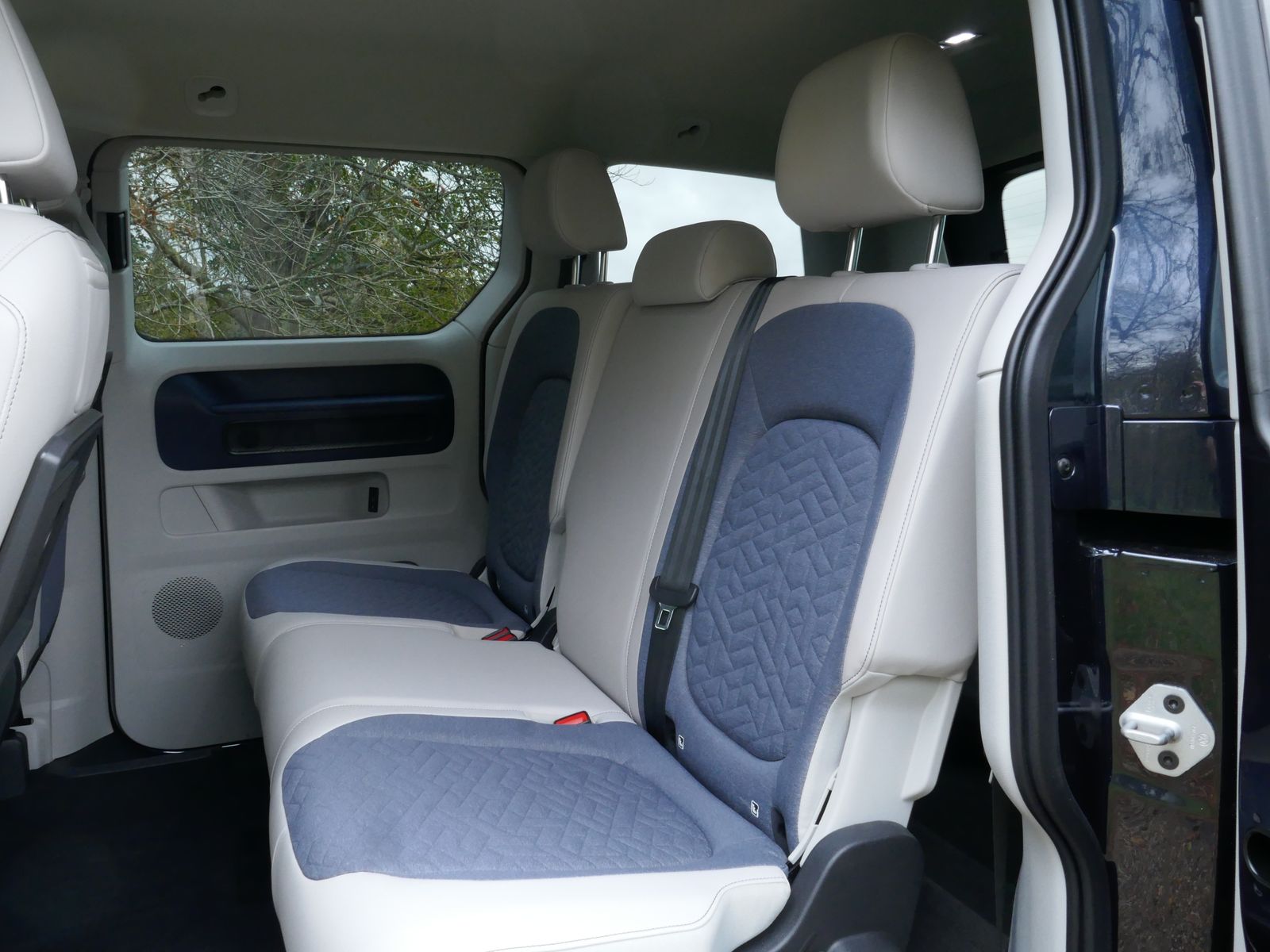 Volkswagen ID. Buzz Pro 77kWh 1ST Edition MPV 5dr Electric Auto (204 ps) 5dr Automatic 2025