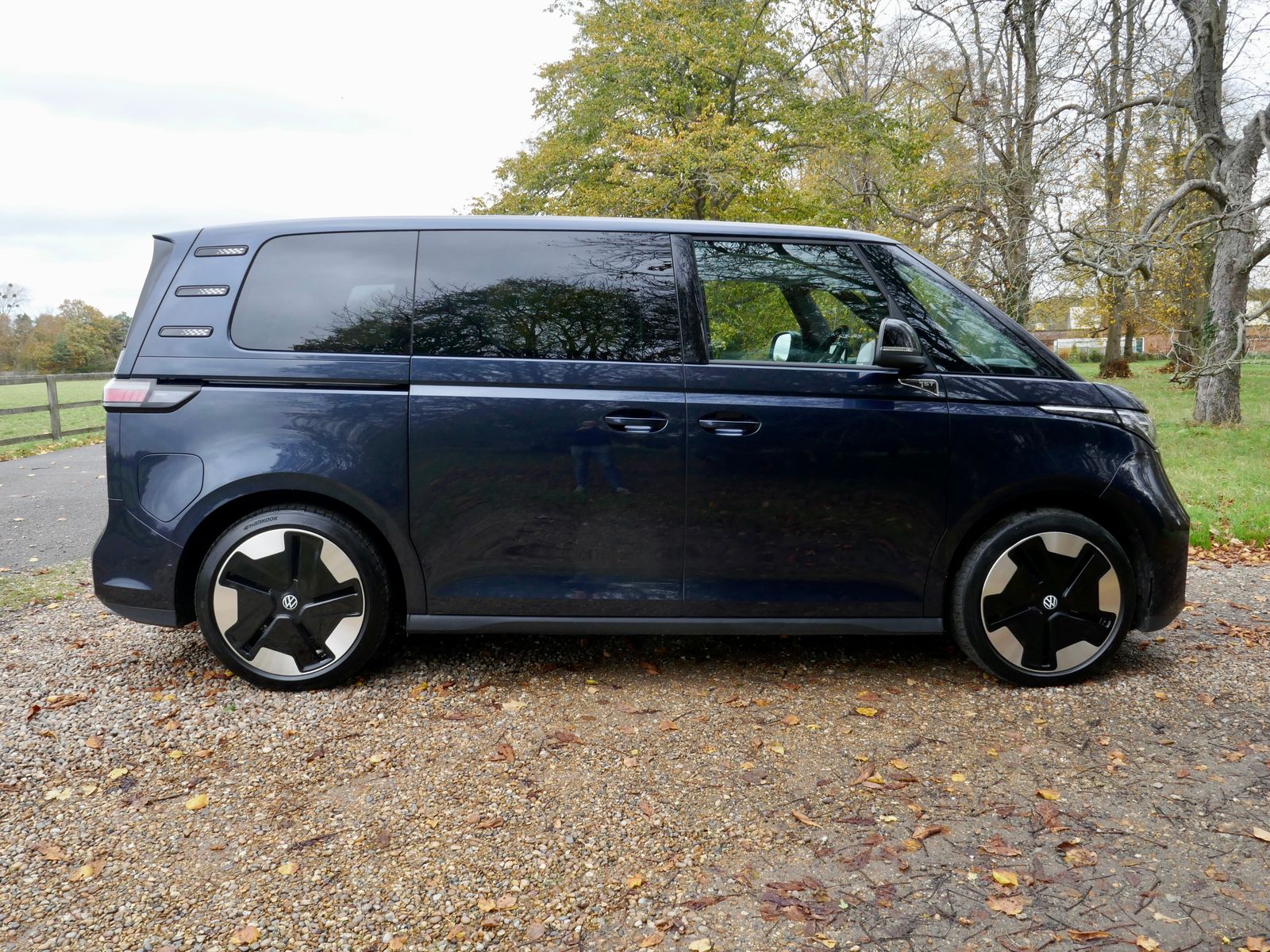 Volkswagen ID. Buzz Pro 77kWh 1ST Edition MPV 5dr Electric Auto (204 ps) 5dr Automatic 2025