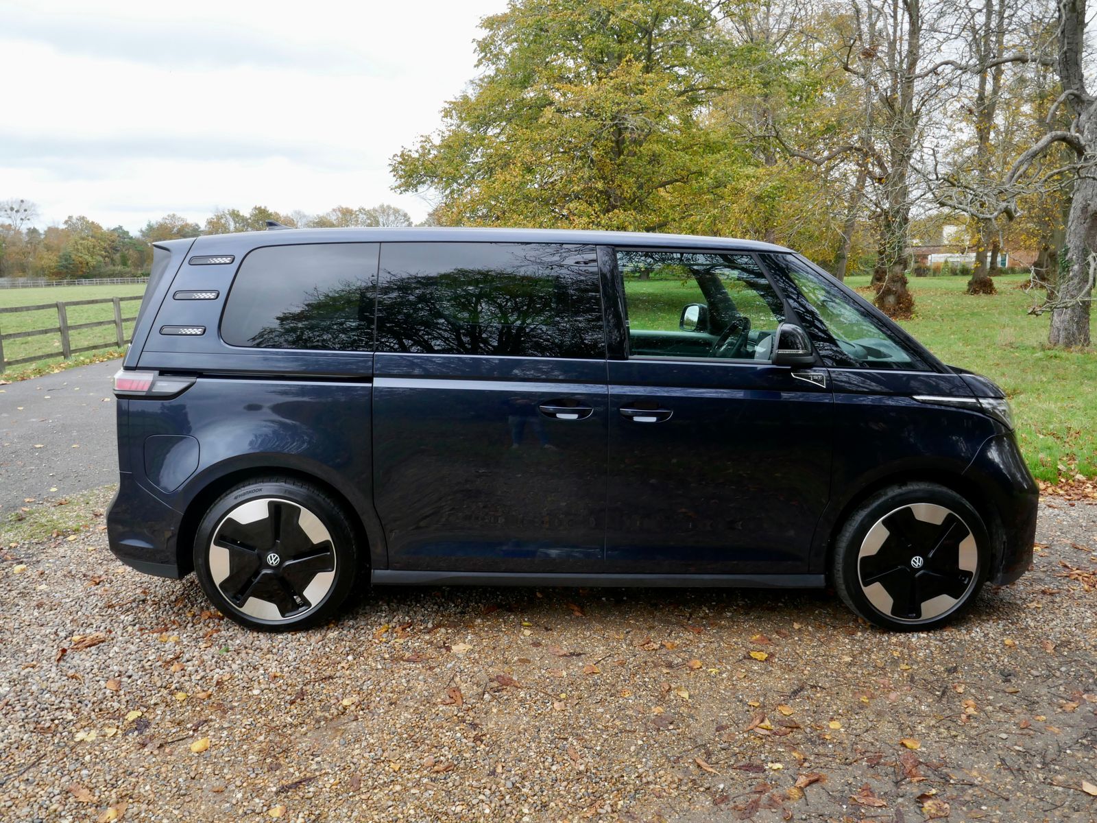 Volkswagen ID. Buzz Pro 77kWh 1ST Edition MPV 5dr Electric Auto (204 ps) 5dr Automatic 2025